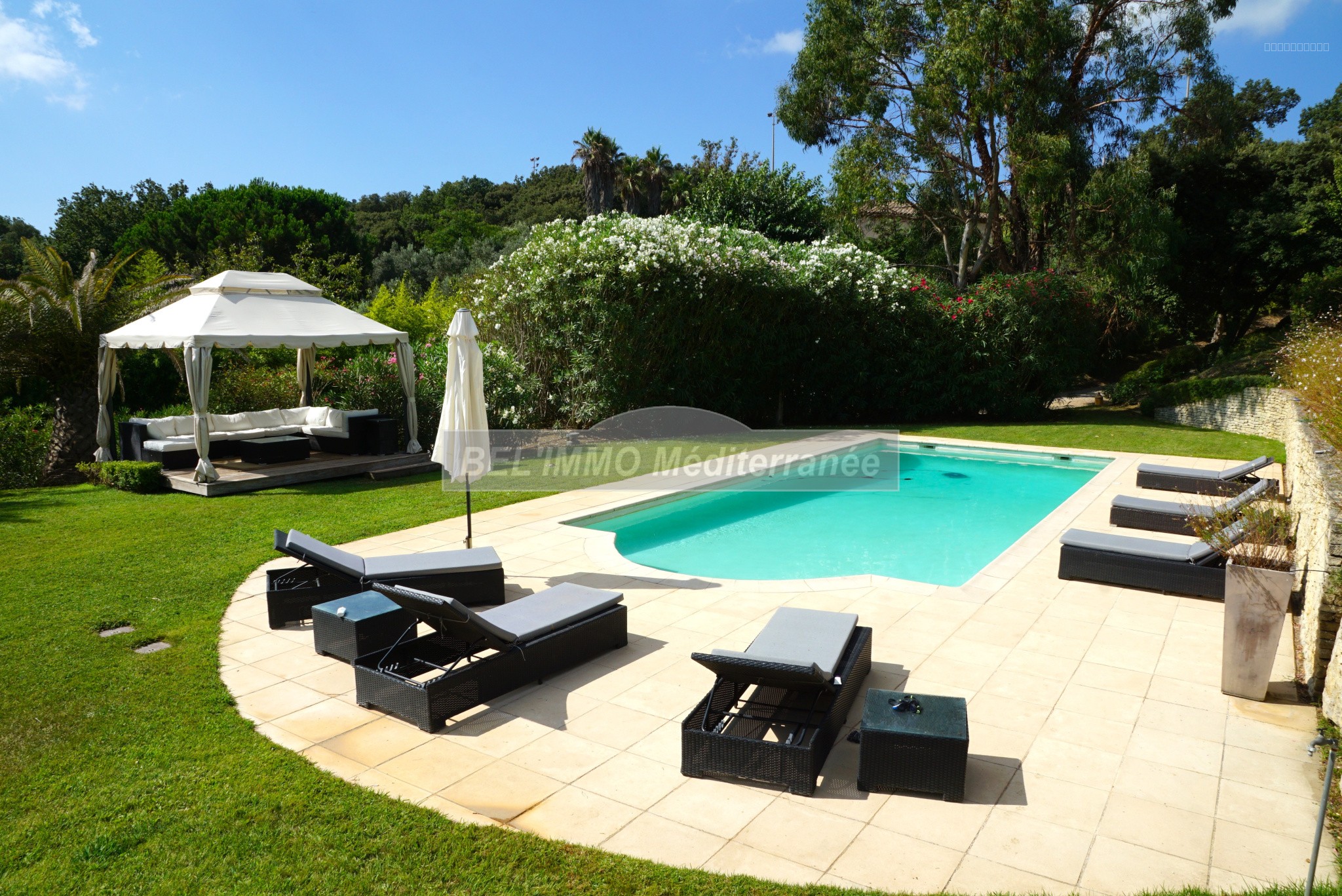 Propriété de 200 m2, piscine, terrain de 4000 m2 — photo 3