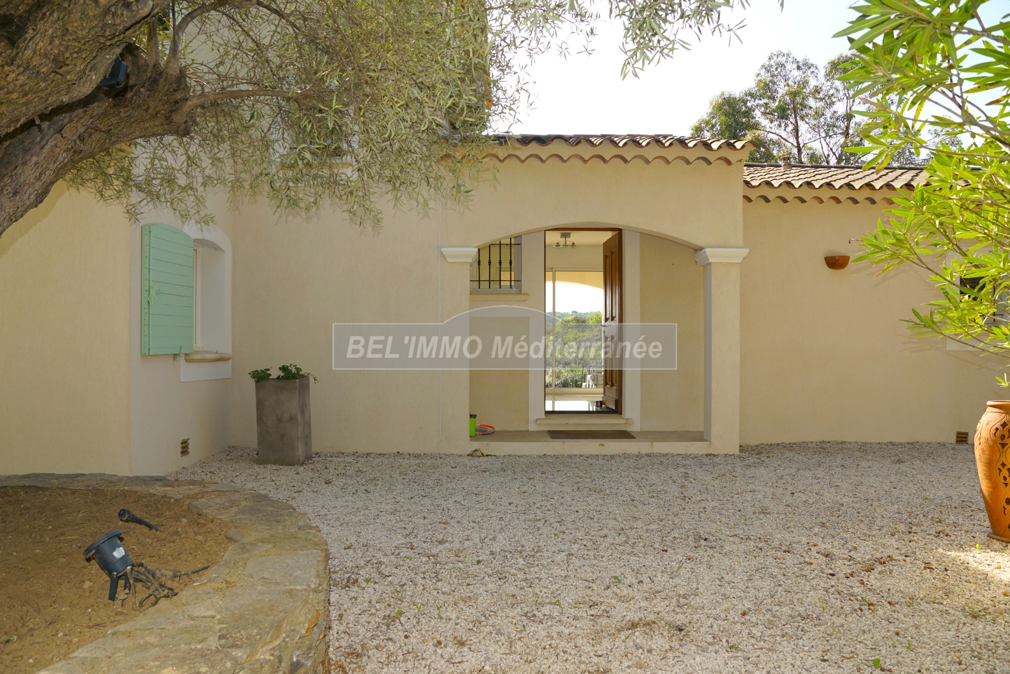Propriété de 200 m2, piscine, terrain de 4000 m2 — photo 7