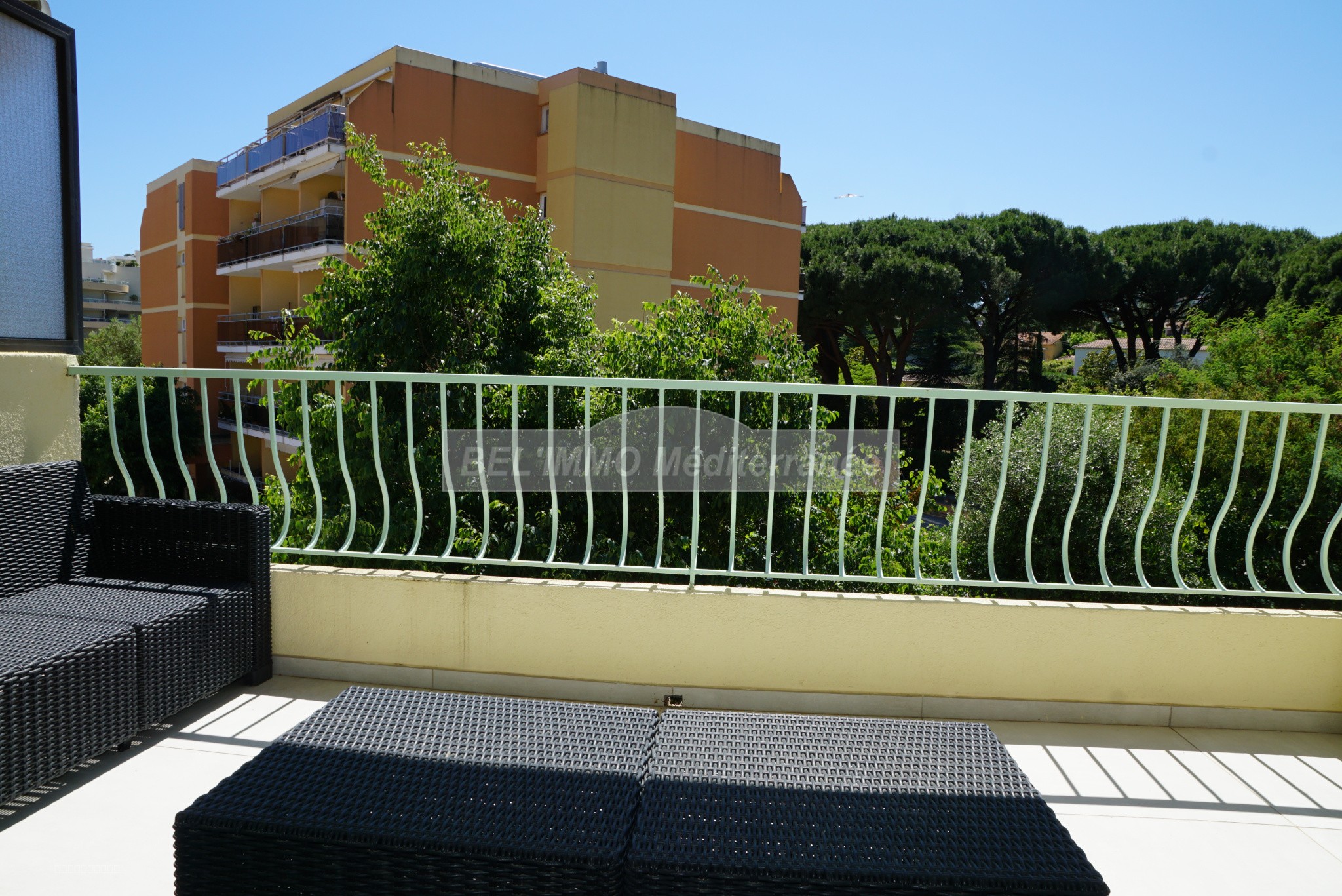 Très bel F5 meublé de 96 m2 hab., Terrasse, Cave et Parking. PISCINE — photo 4