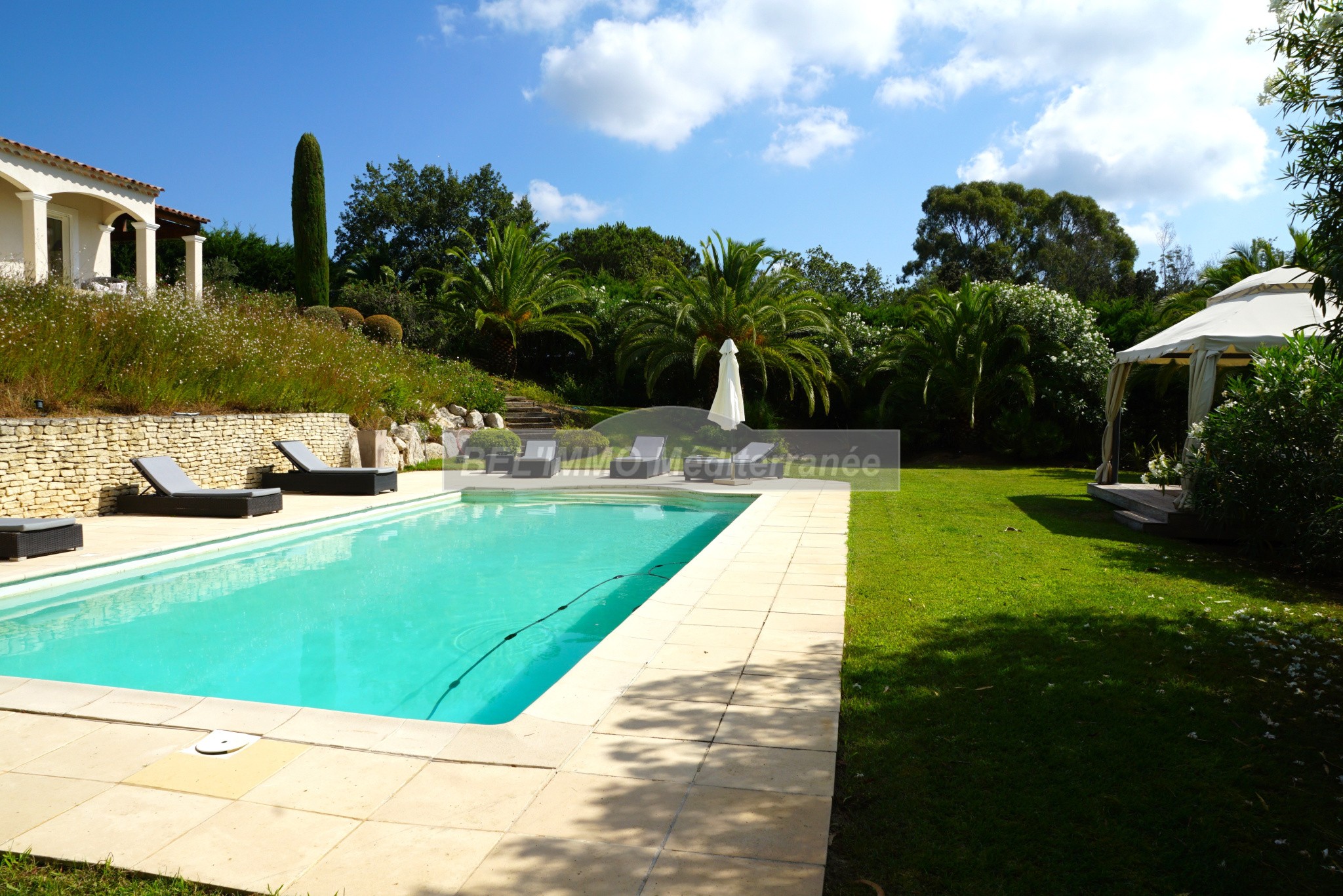 Propriété de 200 m2, piscine, terrain de 4000 m2 — photo 2