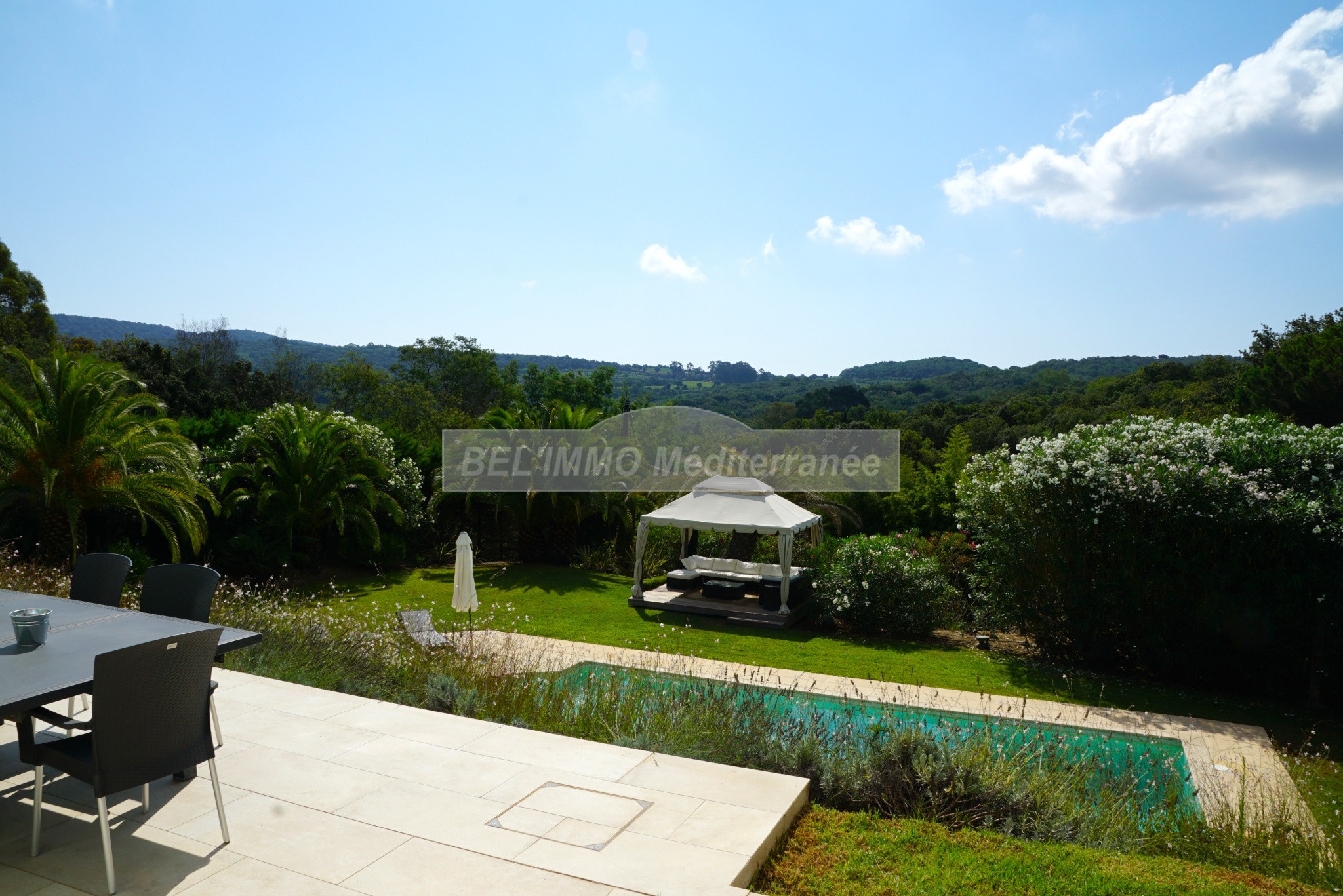 Propriété de 200 m2, piscine, terrain de 4000 m2 — photo 4