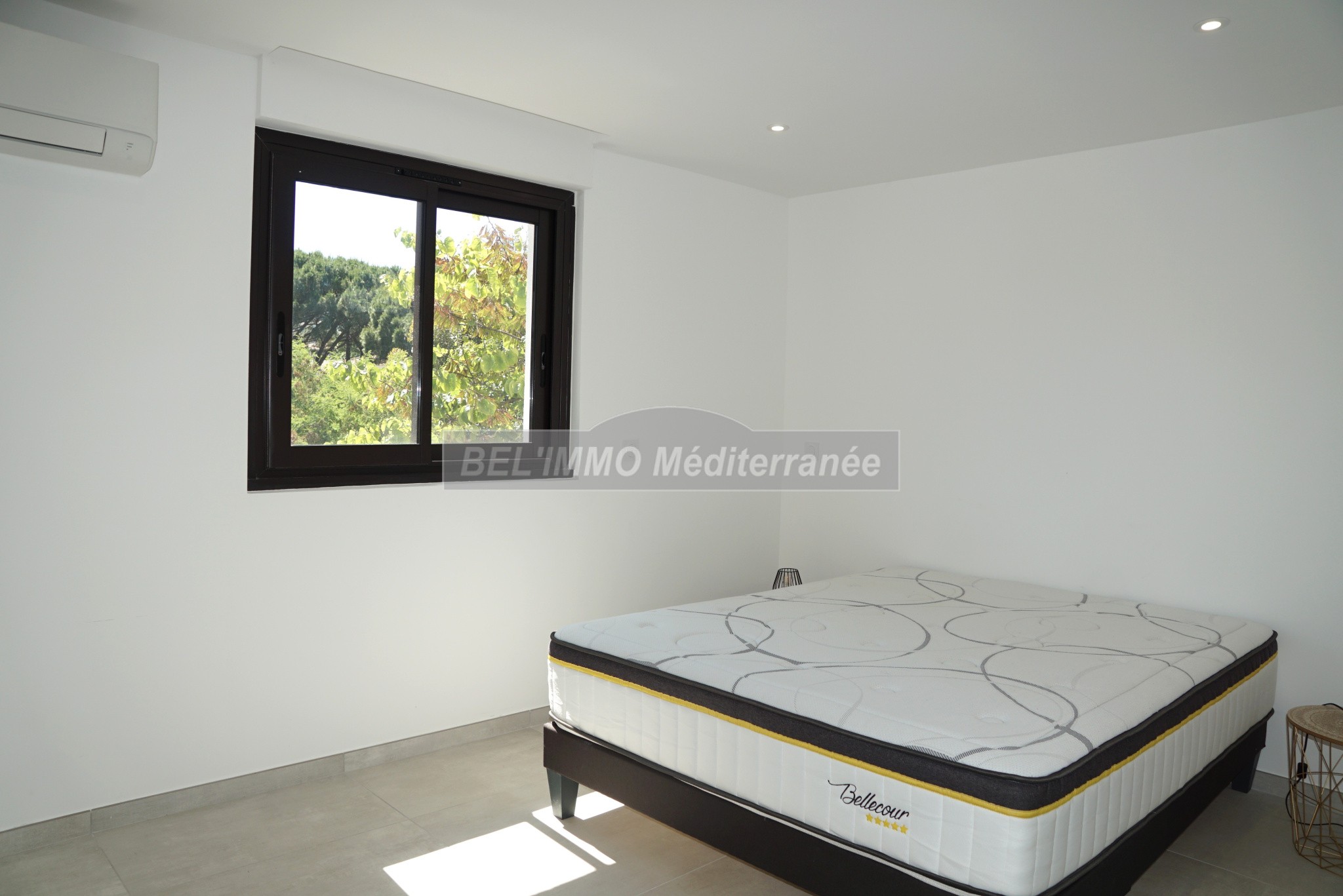 Très bel F5 meublé de 96 m2 hab., Terrasse, Cave et Parking. PISCINE — photo 9