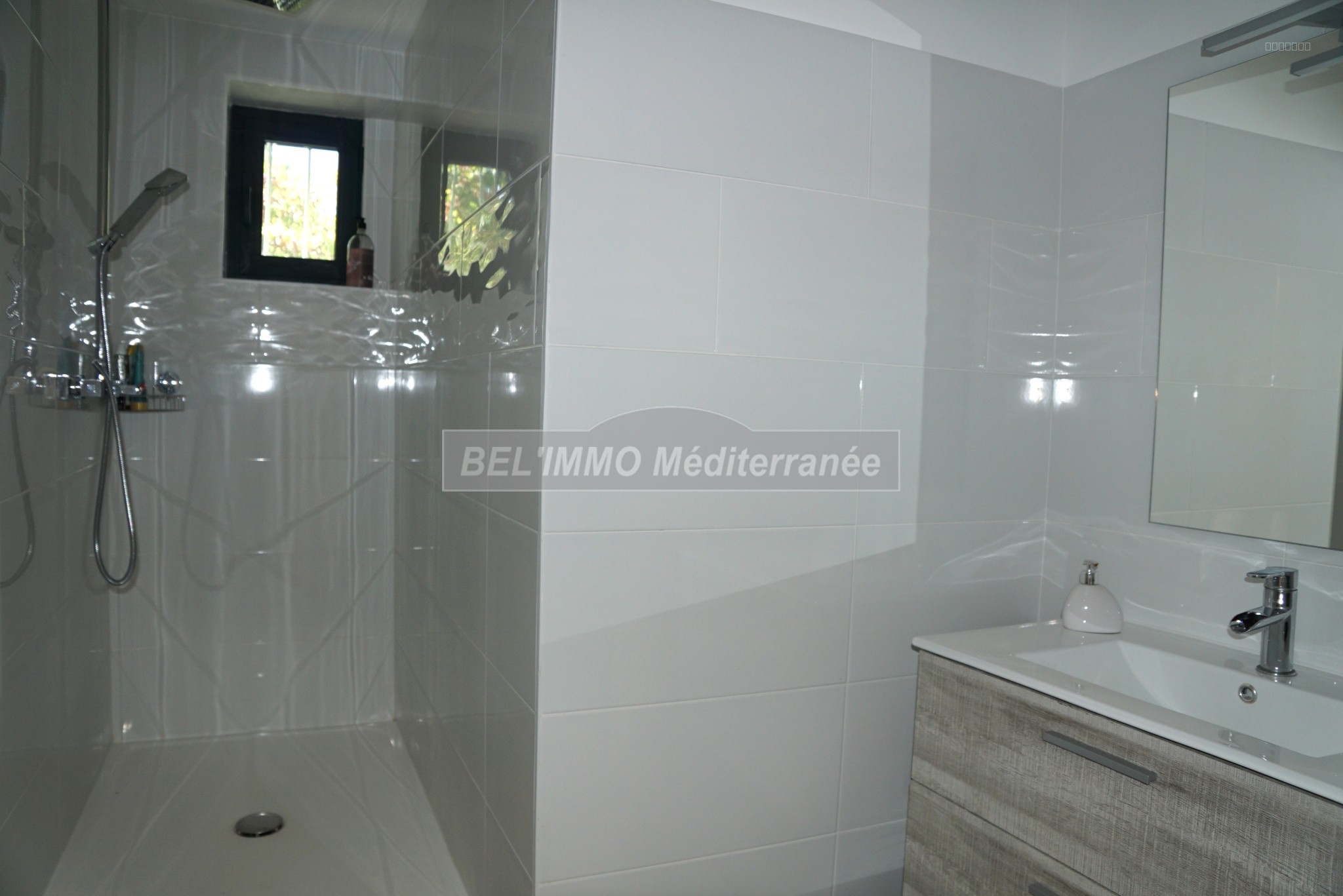 Très bel F5 meublé de 96 m2 hab., Terrasse, Cave et Parking. PISCINE — photo 11