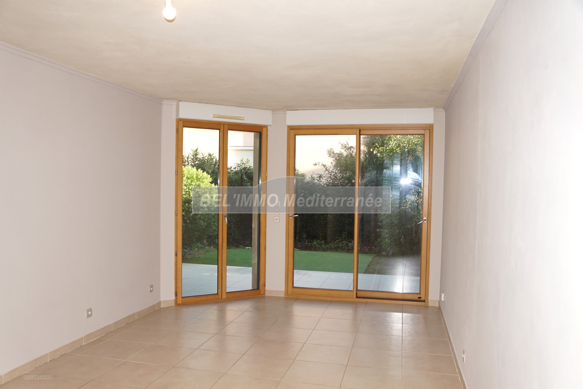 Bel F2 de 44 m2, 50 m2 de Terrasse et Jardin, Garage — photo 2