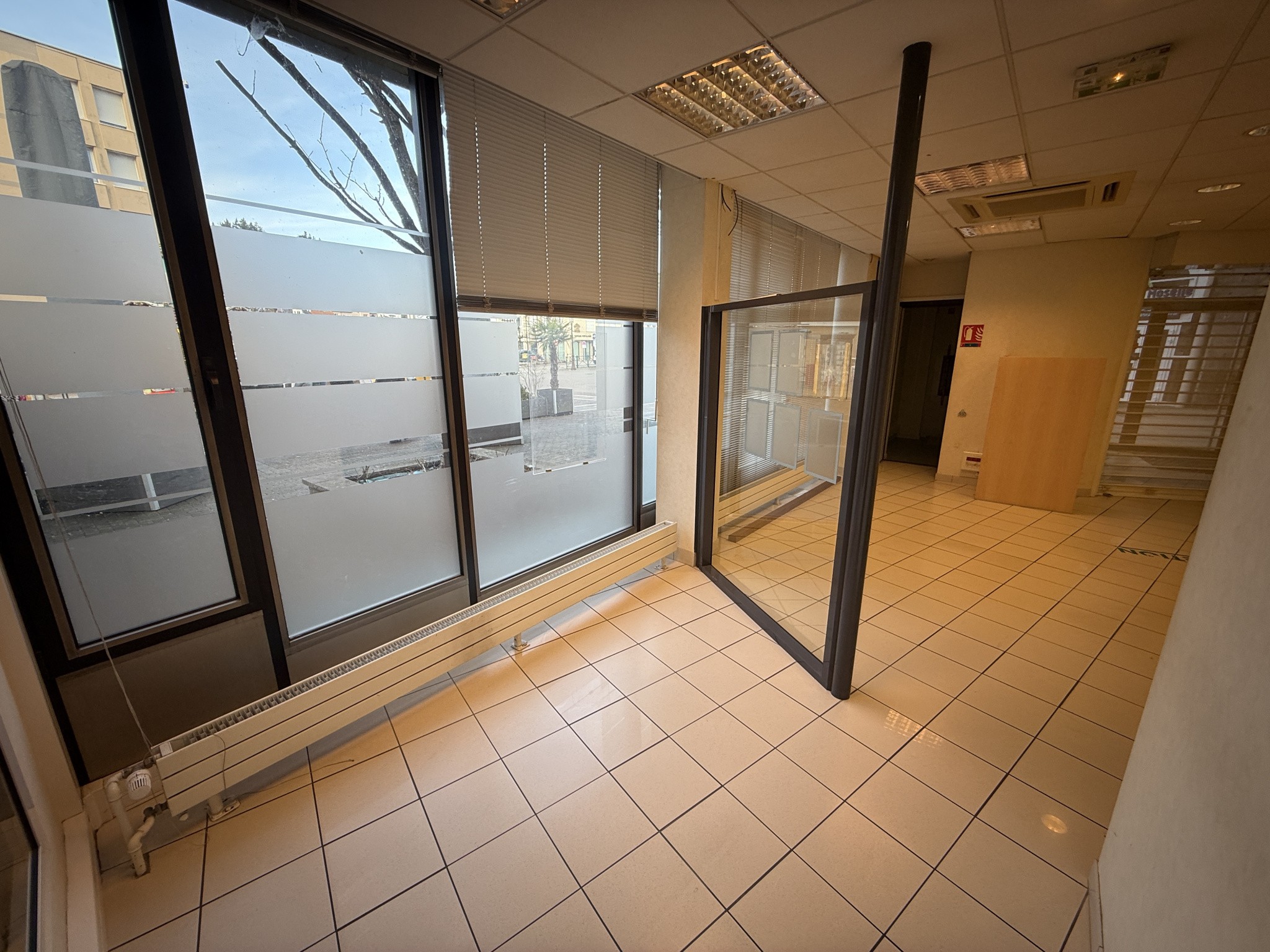 Locaux commerciaux / professionnels (21 pièces) - Centre-ville de Saint-Avold - 392 m2 — photo 6