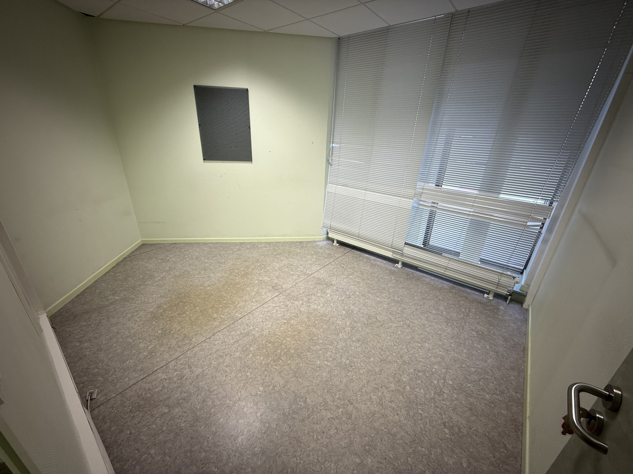 Locaux commerciaux / professionnels (21 pièces) - Centre-ville de Saint-Avold - 392 m2 — photo 5