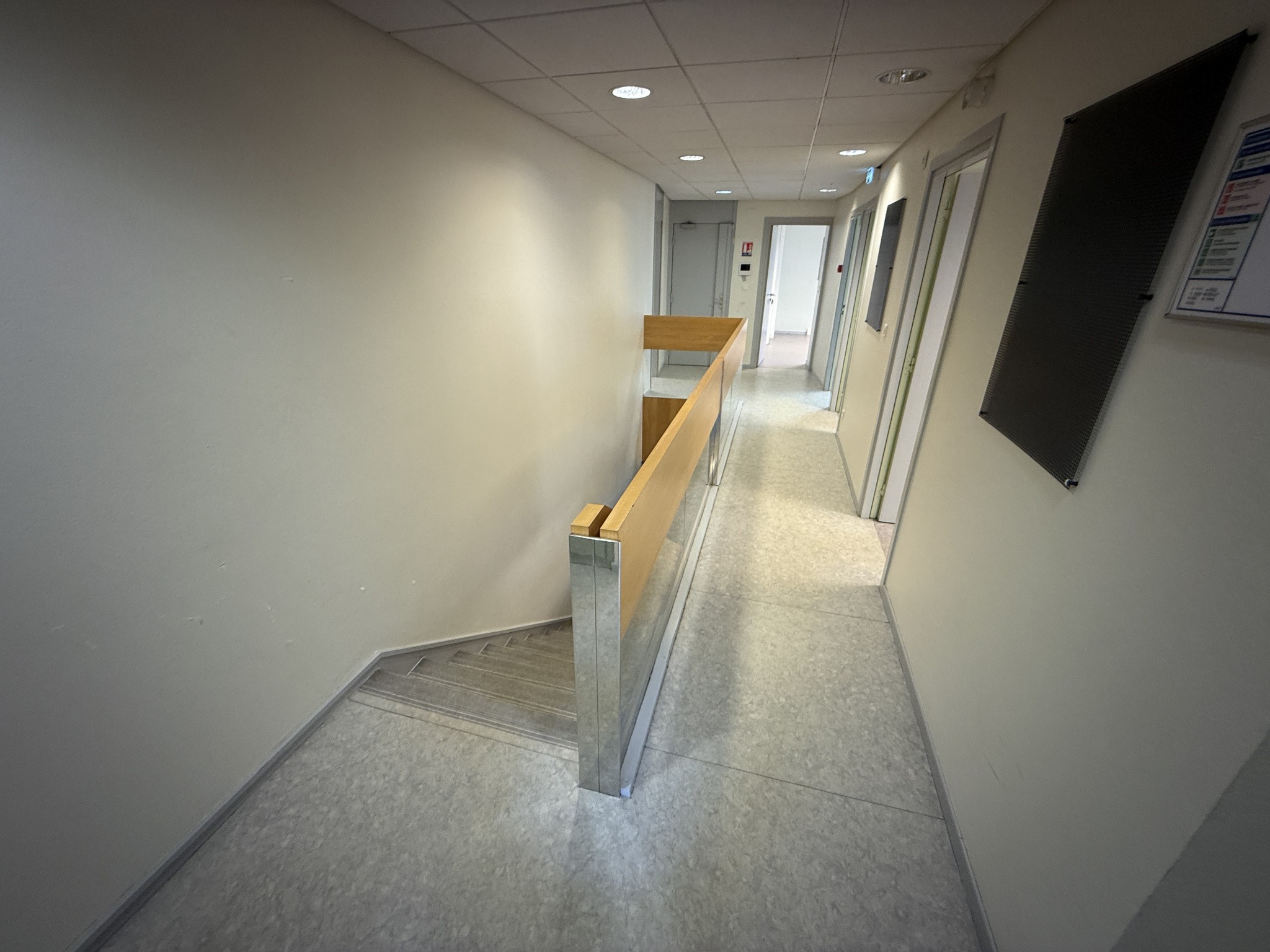 Locaux commerciaux / professionnels (21 pièces) - Centre-ville de Saint-Avold - 392 m2 — photo 7