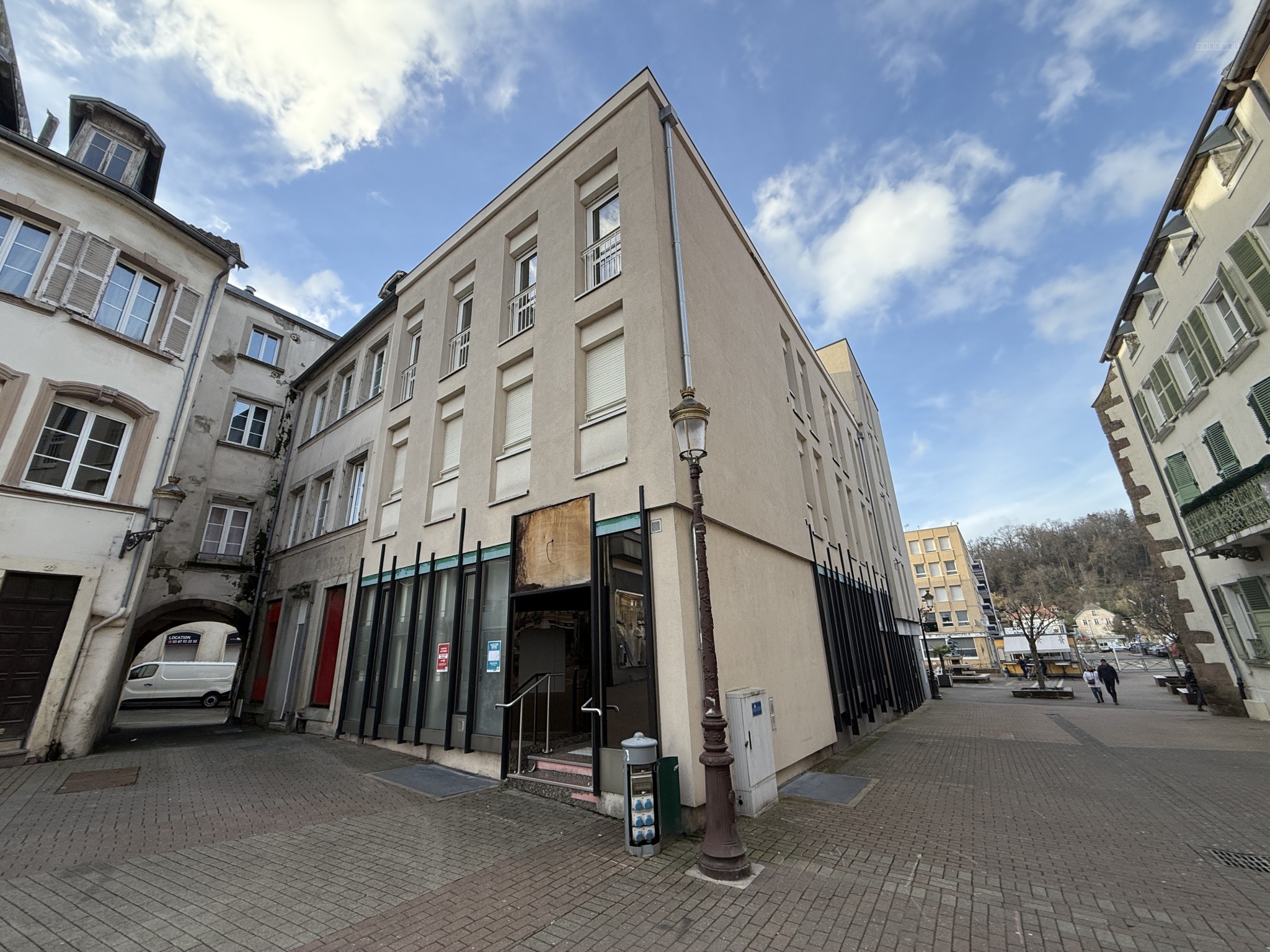 Locaux commerciaux / professionnels (21 pièces) - Centre-ville de Saint-Avold - 392 m2 — photo 3