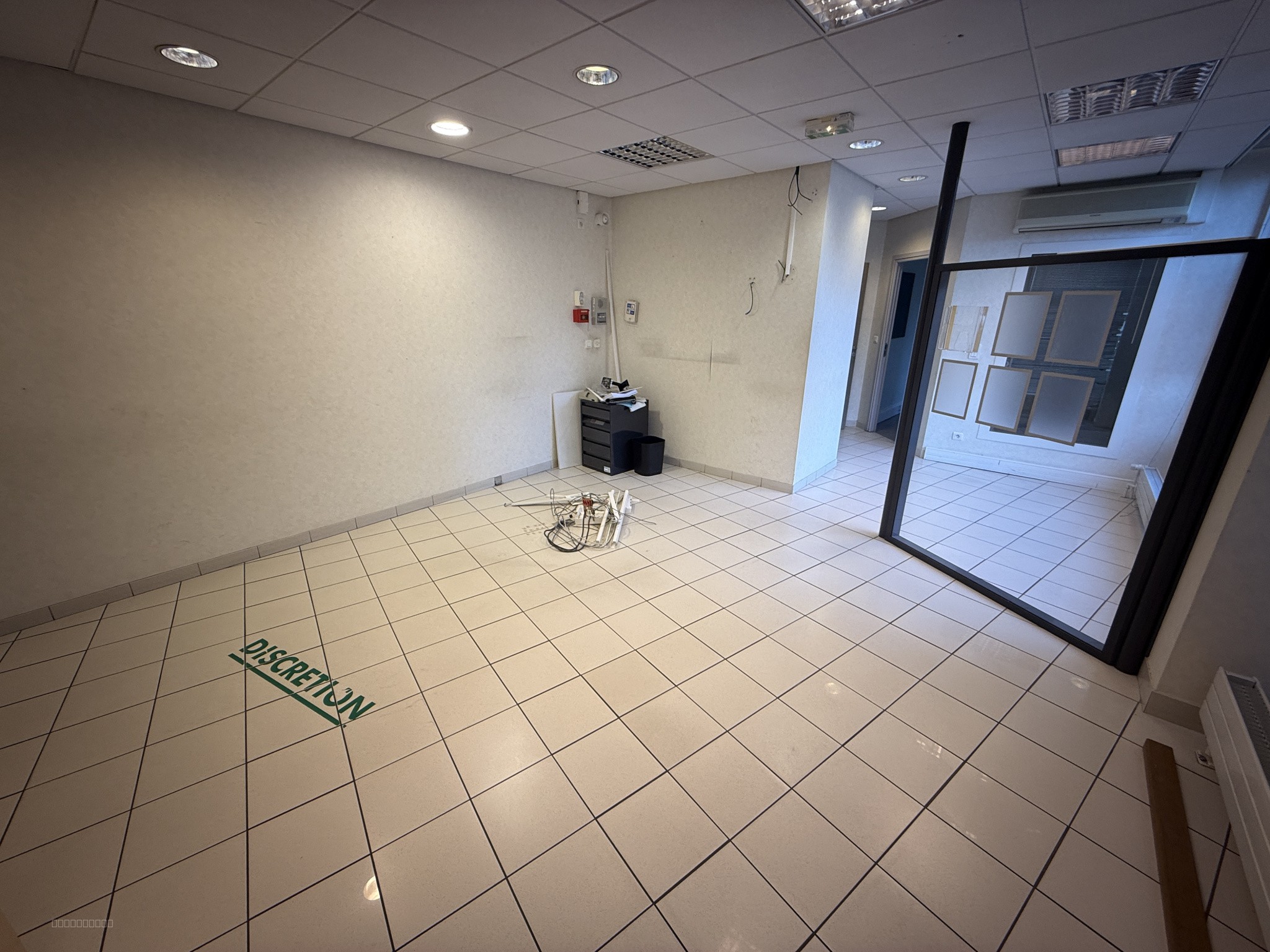 Locaux commerciaux / professionnels (21 pièces) - Centre-ville de Saint-Avold - 392 m2 — photo 10