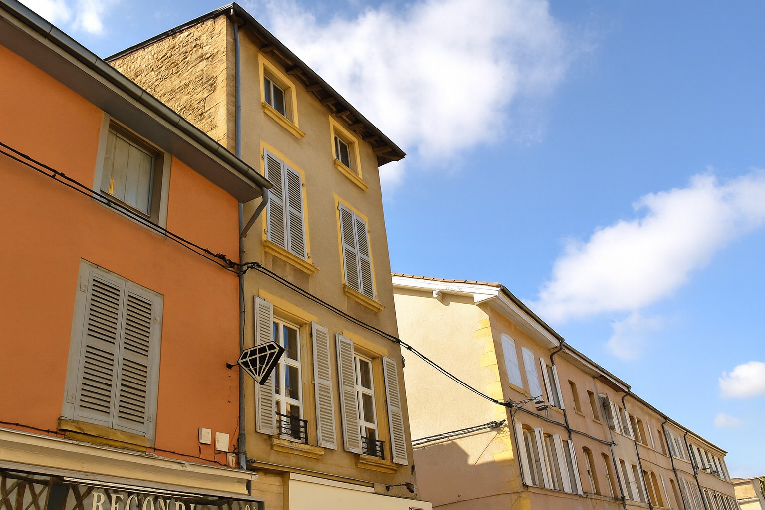 Immeuble à Charlieu — photo 2
