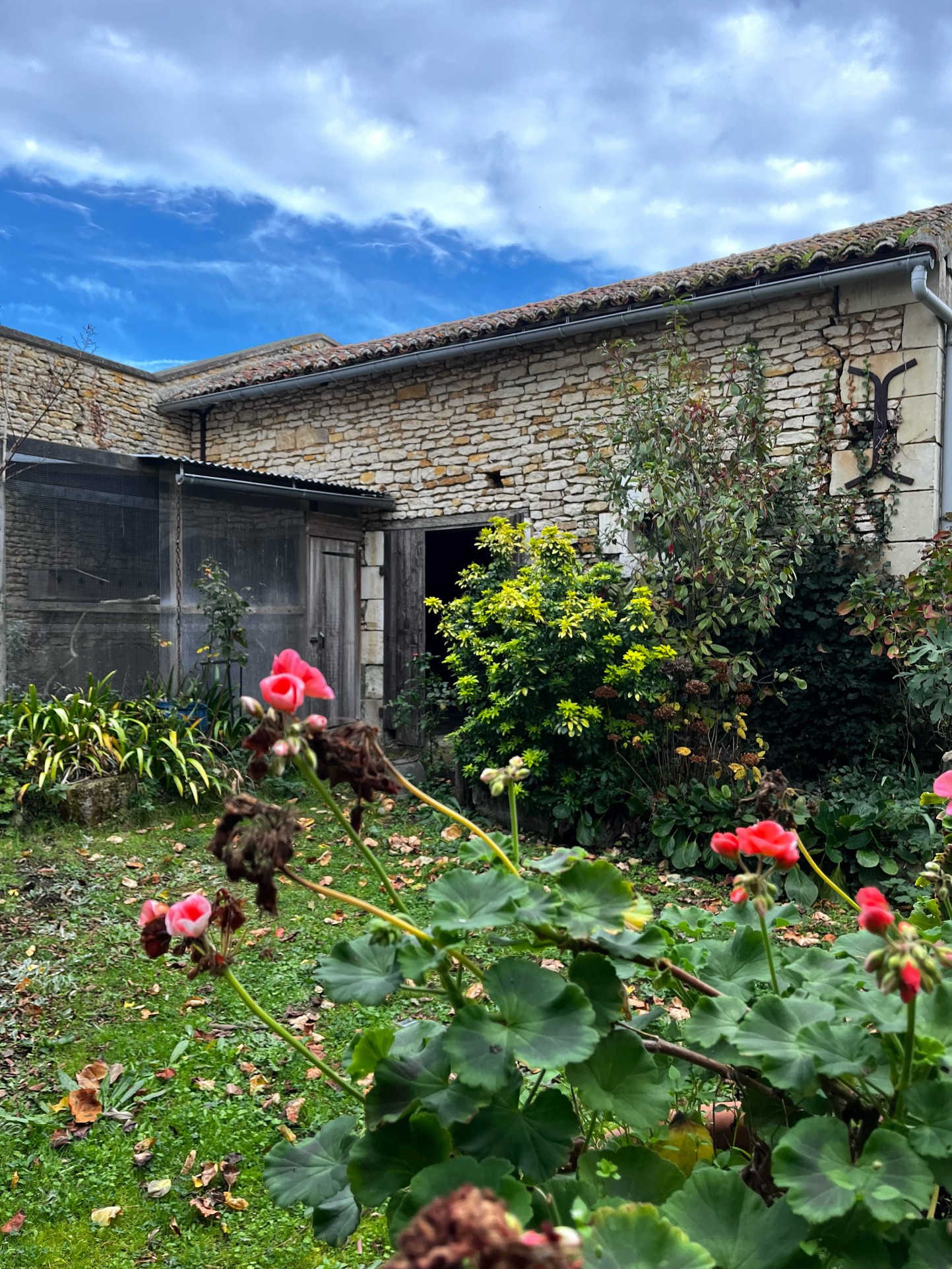 Longère rénovée avec cour et jardin — photo 9