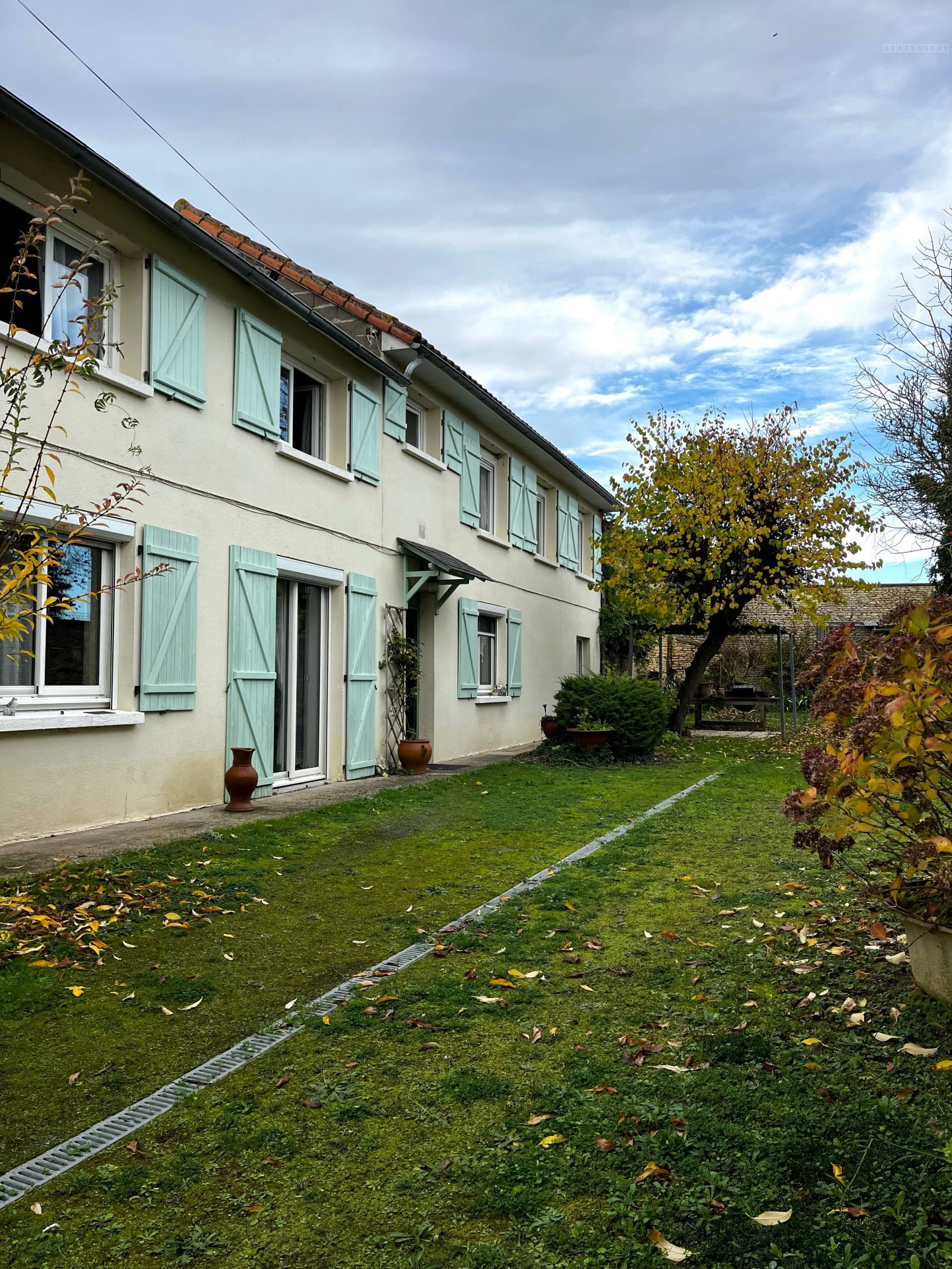 Longère rénovée avec cour et jardin — photo 15