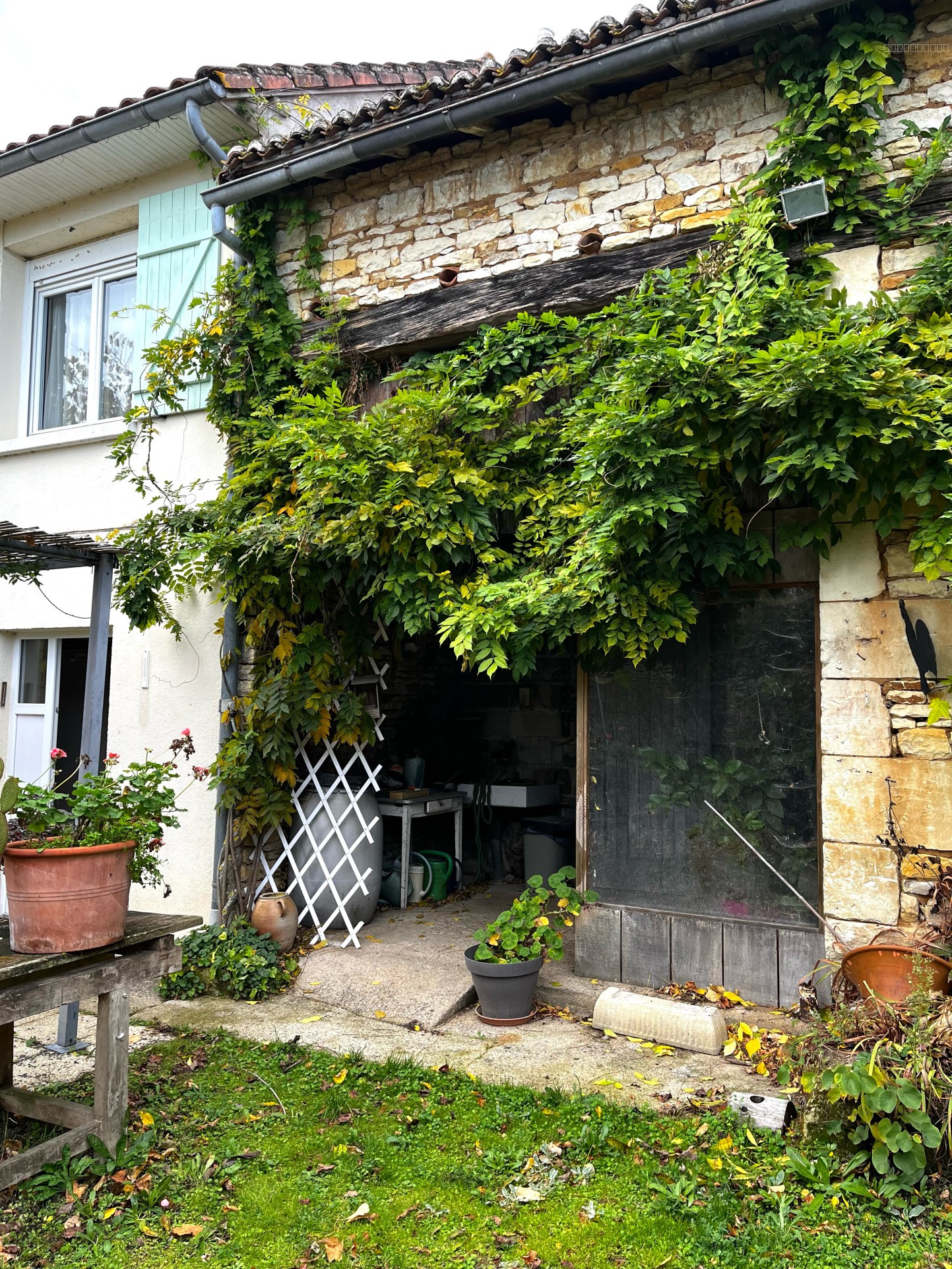 Longère rénovée avec cour et jardin — photo 17