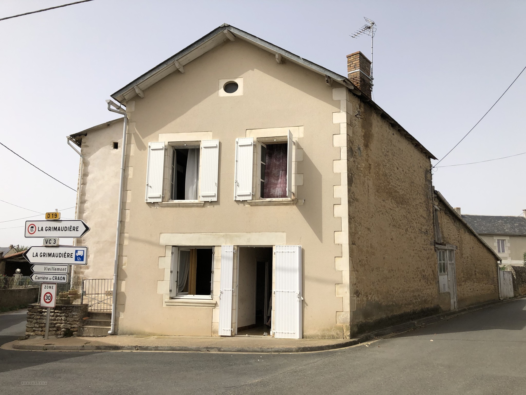 Maison de village avec cour et dépendances — photo 2