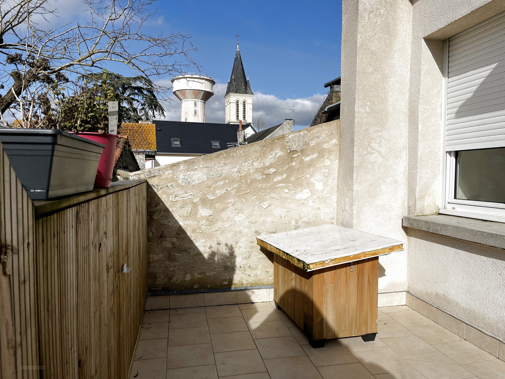 Neuville hyper centre, maison de ville avec terrasse au 1er étage et local commercial loué. — photo 2