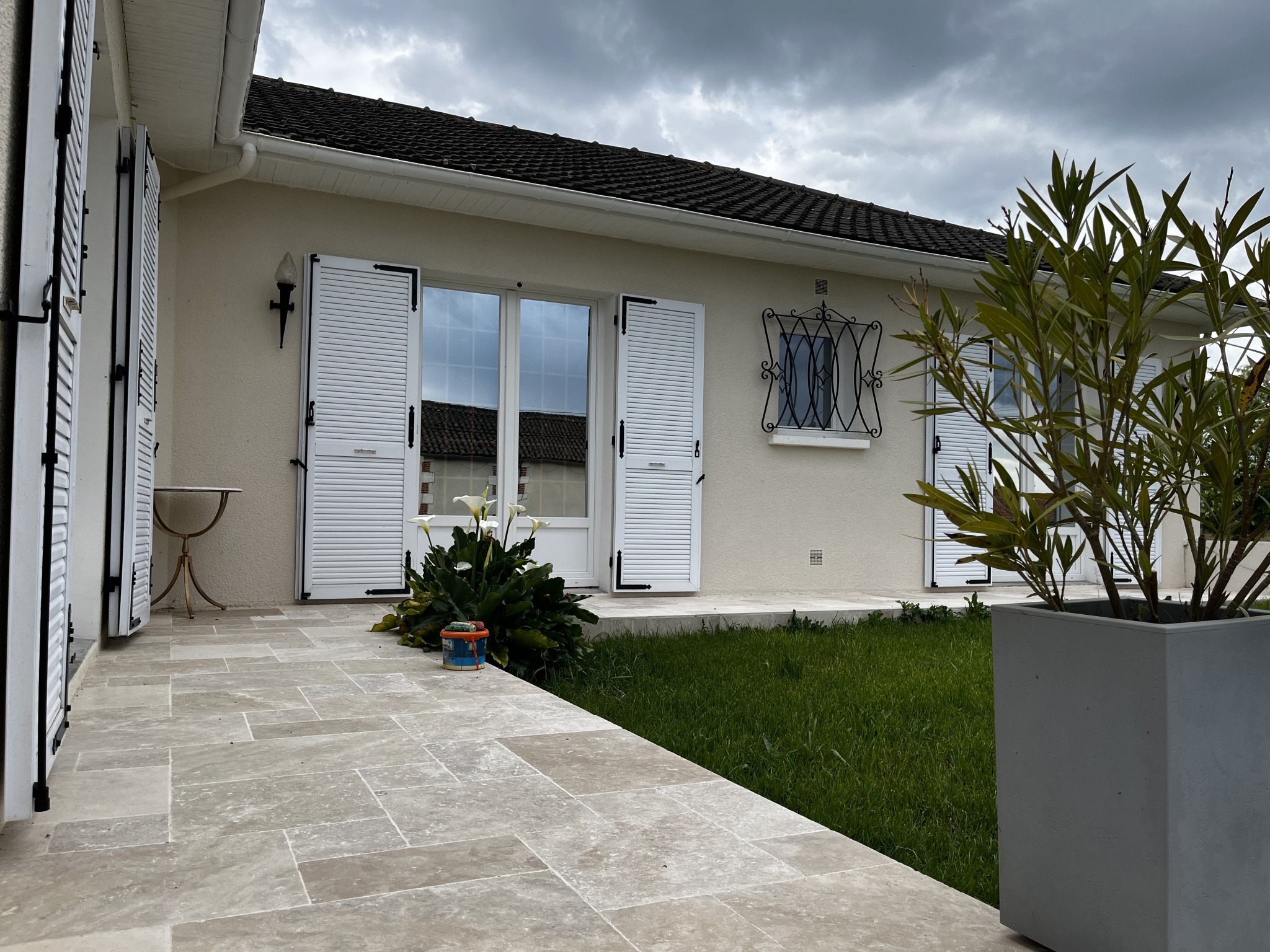 Pavillon parfaitement rénové offrant 4 chambres, jardin, rangements — photo 14