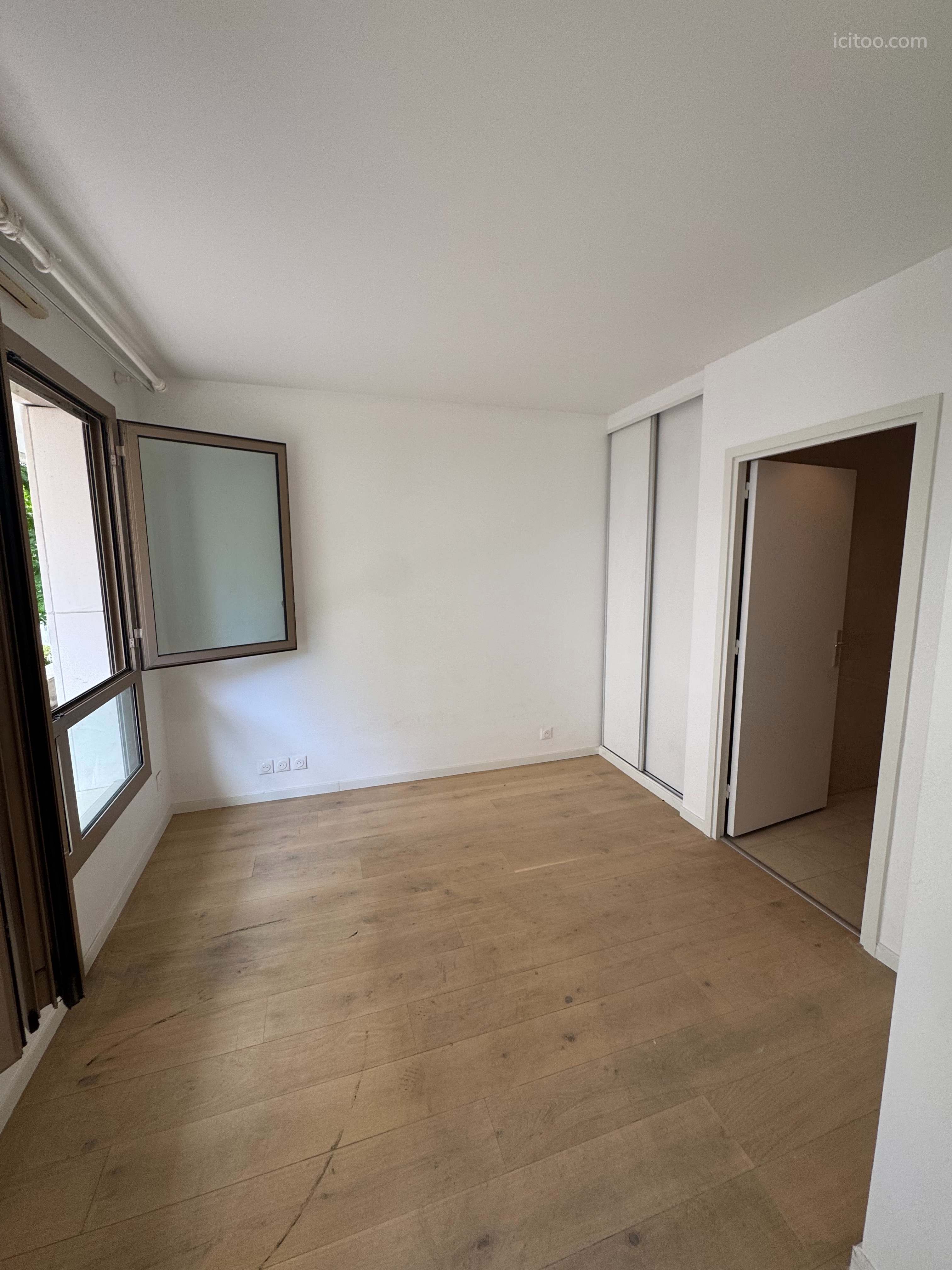 Grand Studio 34 m² – Standing – Parking – Cave – Parc de la Planchette — photo 3