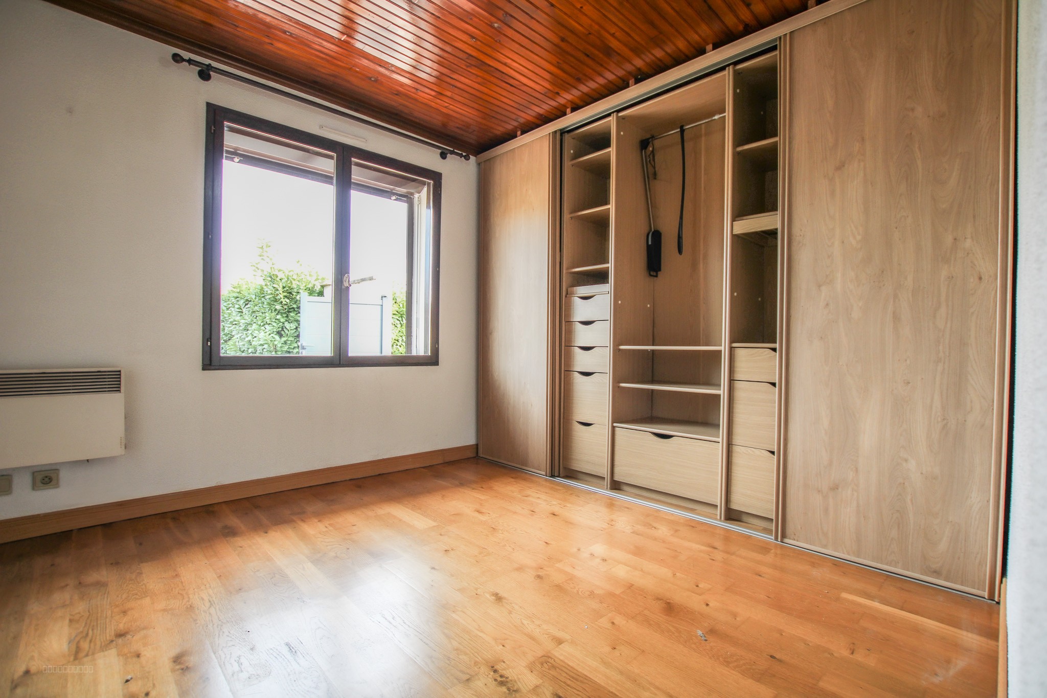 Saint-Denis de Pile - Maison de plain-pied - terrain 2350m2 + grand hangar — photo 6