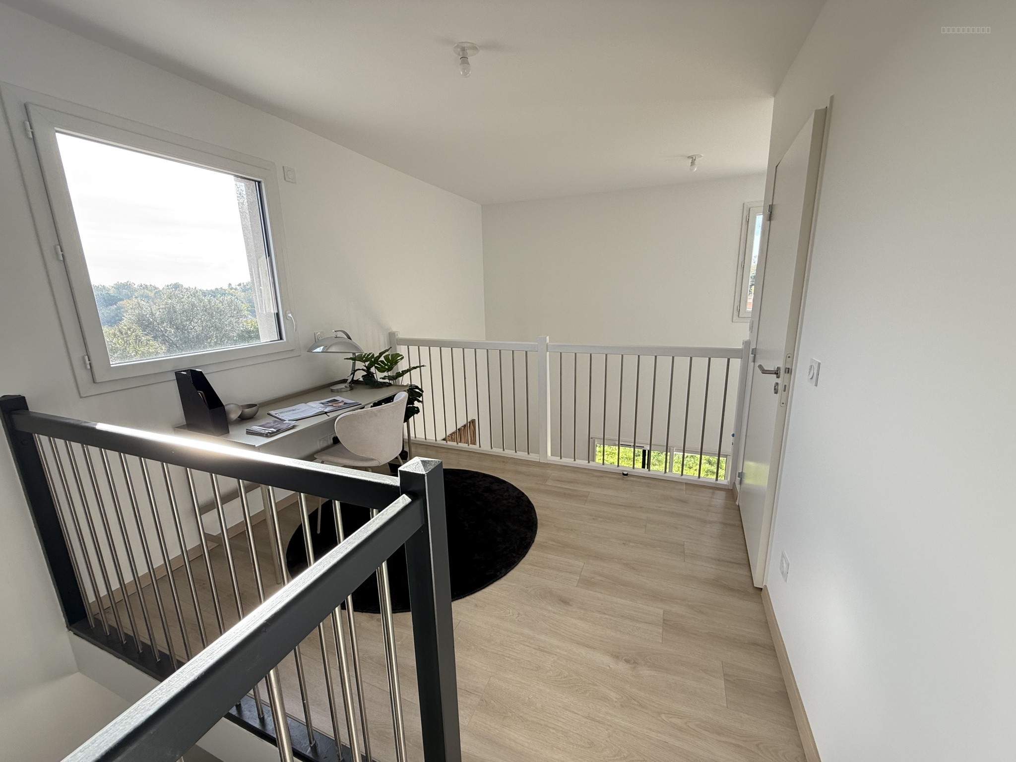 ARTIGUES-PRES-BORDEAUX - Superbe contemporaine T4bis avec piscine, garage et parking — photo 5