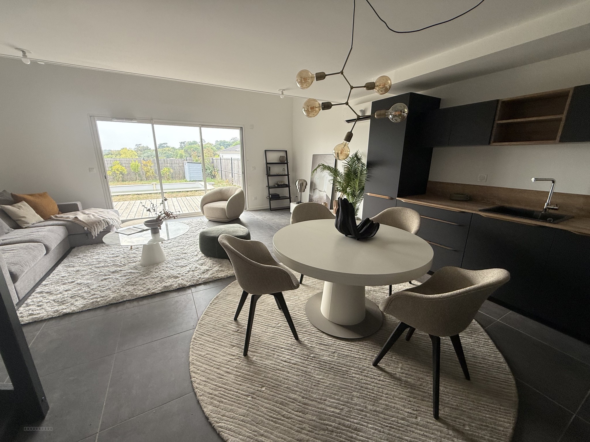 ARTIGUES-PRES-BORDEAUX - Superbe contemporaine T4bis avec piscine, garage et parking — photo 2