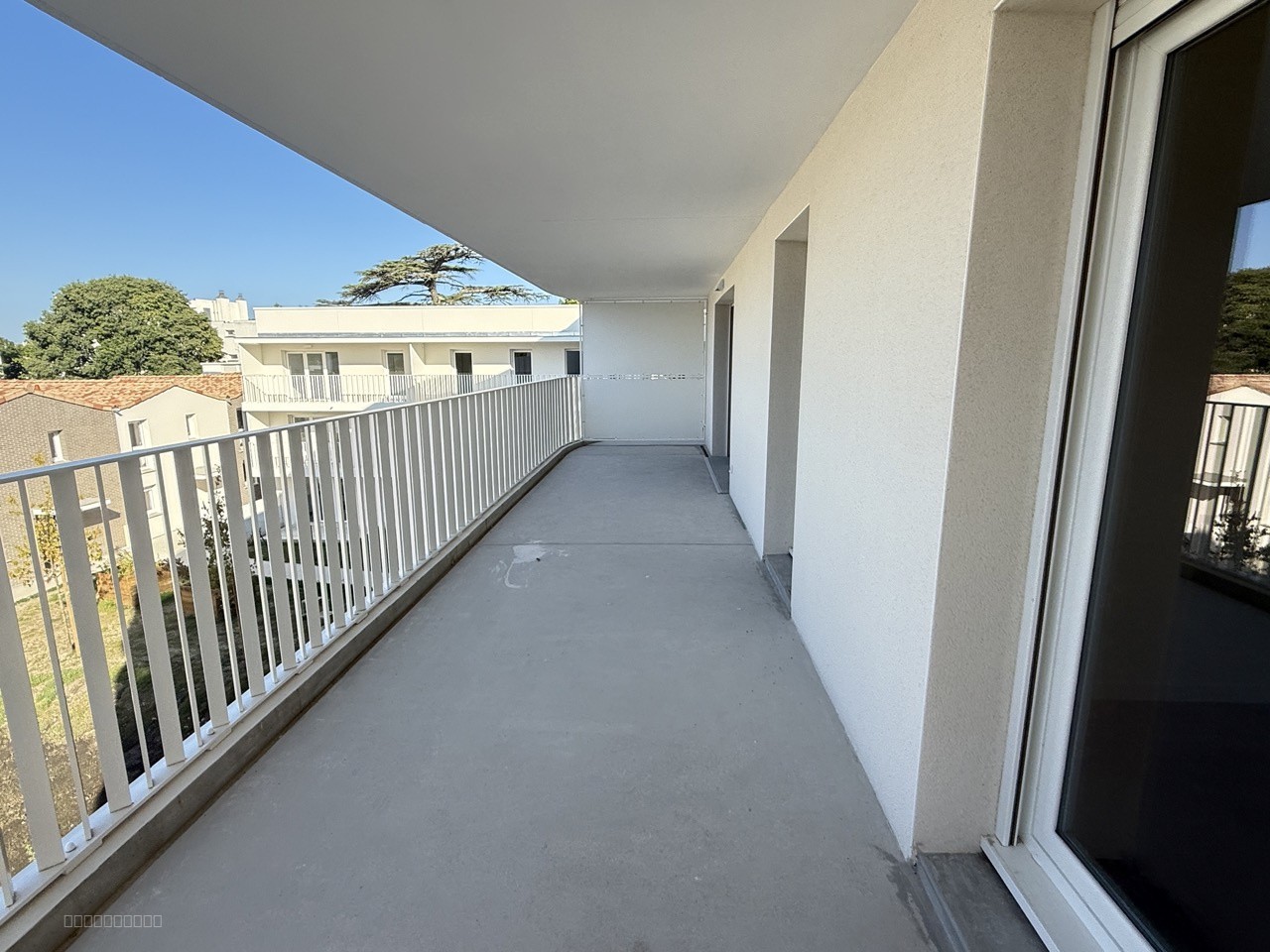 LE BOUSCAT - T5 de 101m2 avec terrasse de 50m2 et 2 places de parking!! — photo 2