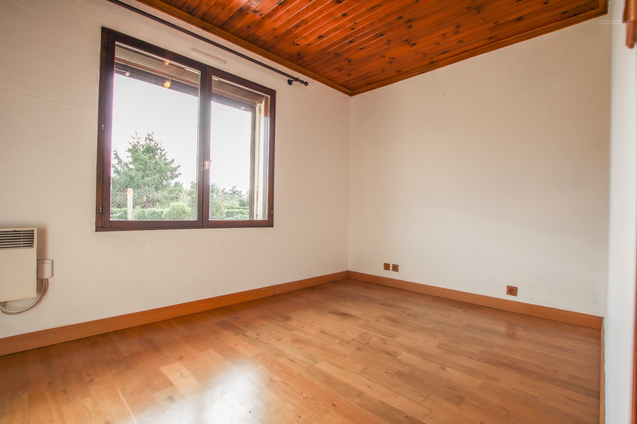 Saint-Denis de Pile - Maison de plain-pied - terrain 2350m2 + grand hangar — photo 7