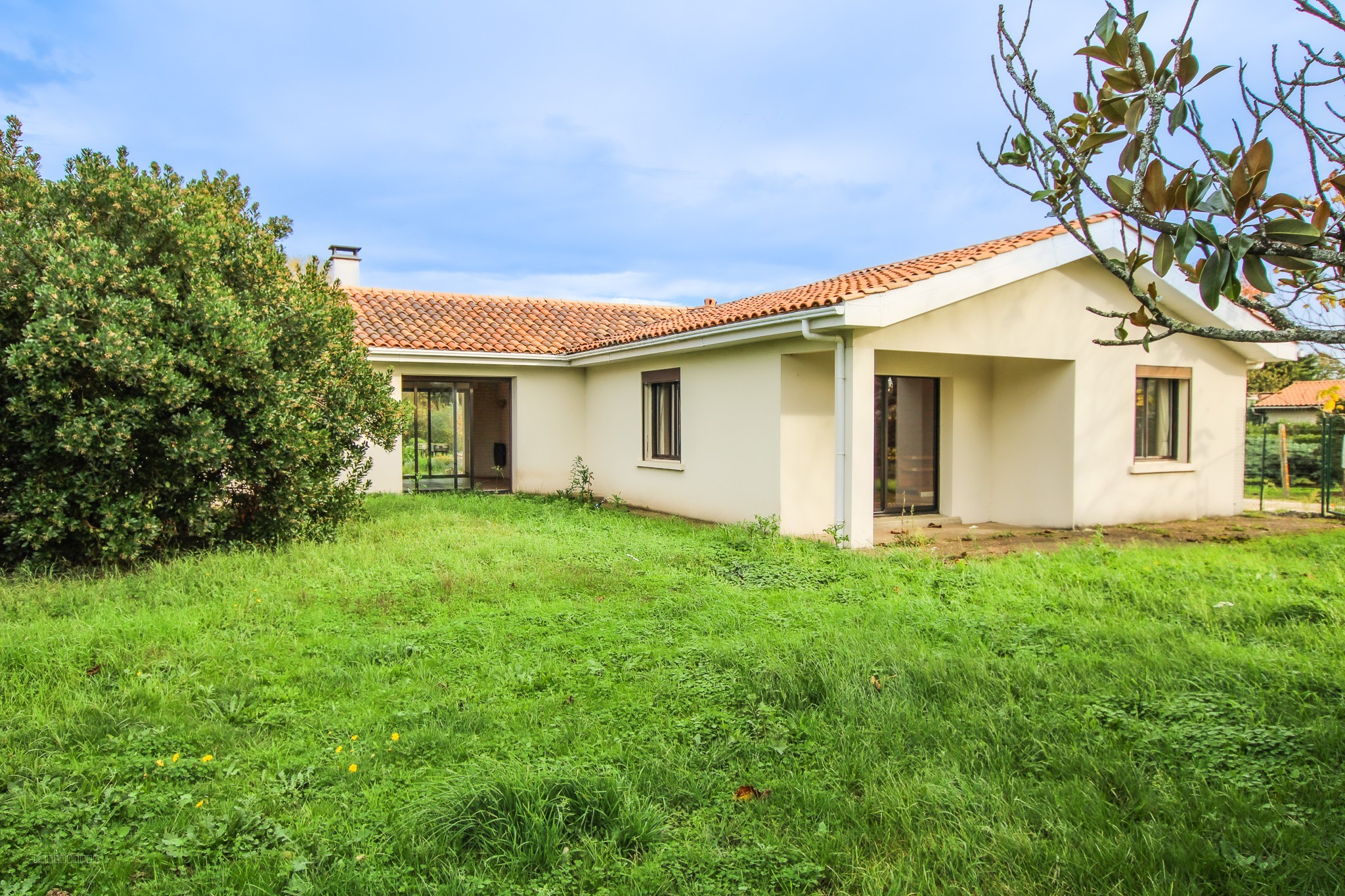 Saint-Denis de Pile - Maison de plain-pied - terrain 2350m2 + grand hangar — photo 2