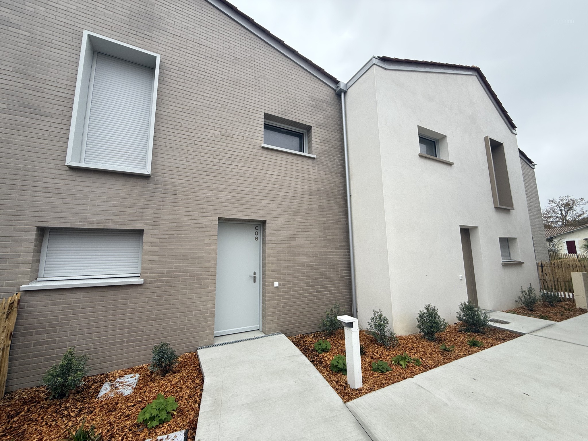 PESSAC NOES - Maison neuve T4 avec jardin et parking — photo 9