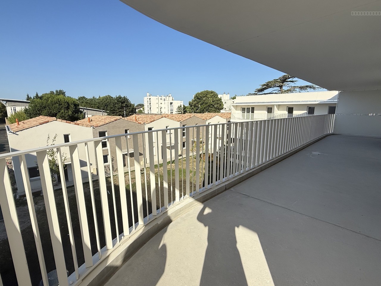 LE BOUSCAT - T5 de 101m2 avec terrasse de 50m2 et 2 places de parking!! — photo 3
