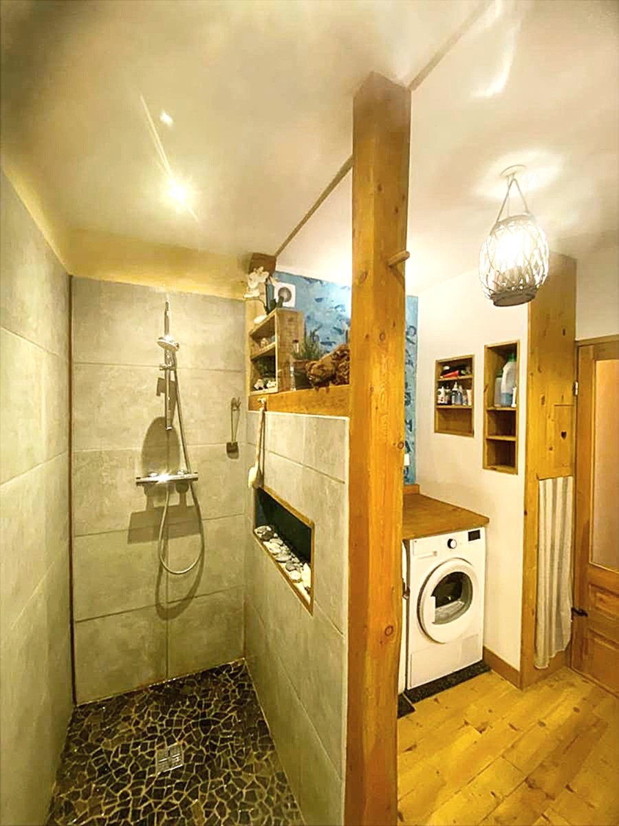 GRAND T4 AVEC STUDIO COIN NUIT ET SES DEUX GRENIERS A RENOVER — photo 11