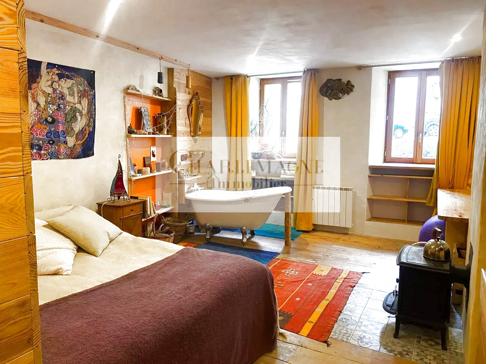 GRAND T4 AVEC STUDIO COIN NUIT ET SES DEUX GRENIERS A RENOVER — photo 5