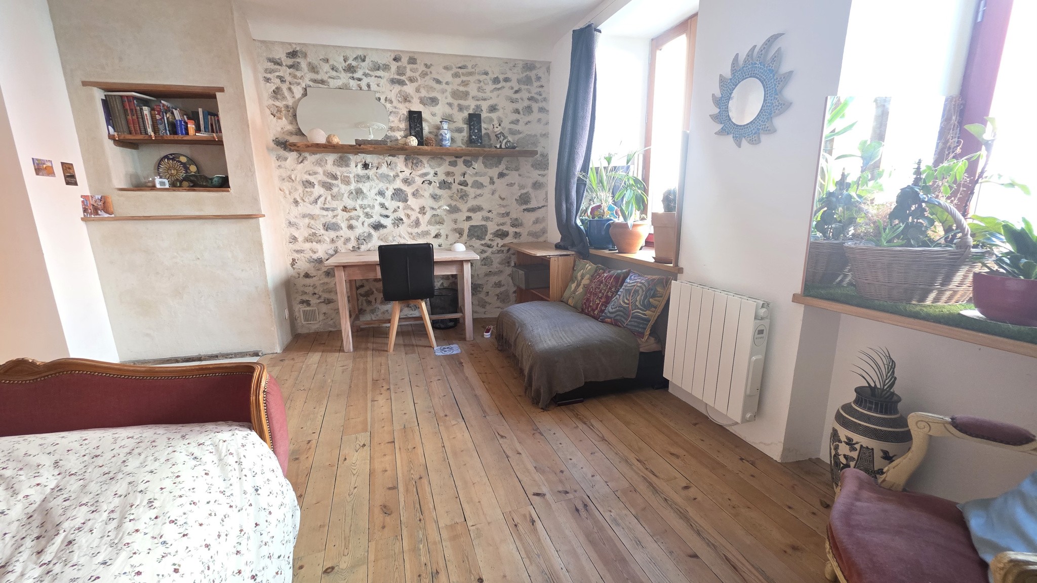 GRAND T4 AVEC STUDIO COIN NUIT ET SES DEUX GRENIERS A RENOVER — photo 6