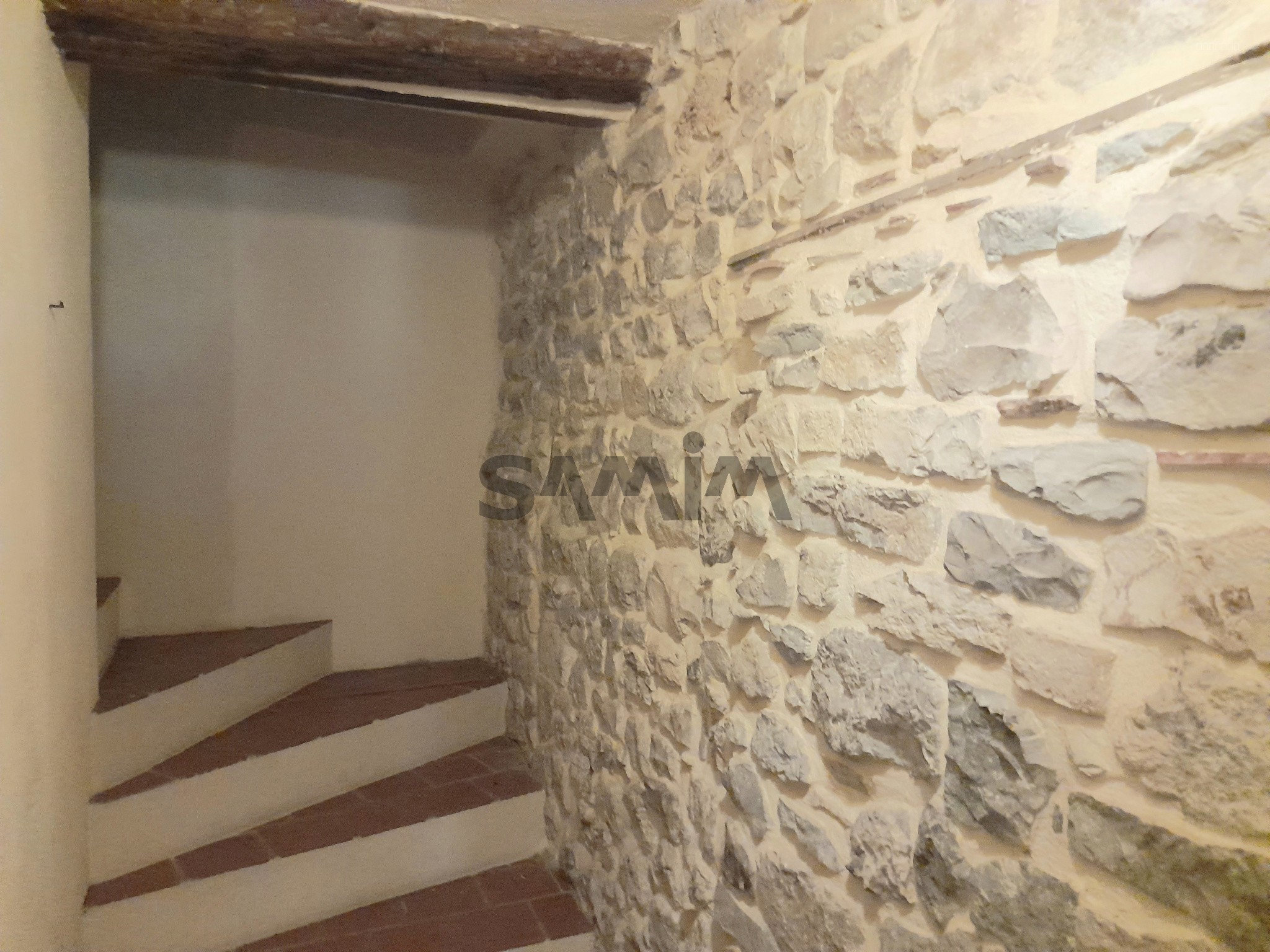 A VENDRE - GRANDE MAISON DE VILLAGE  285 M2 ET SON AGREABLE TERRASSE DE 30 M2 — photo 3