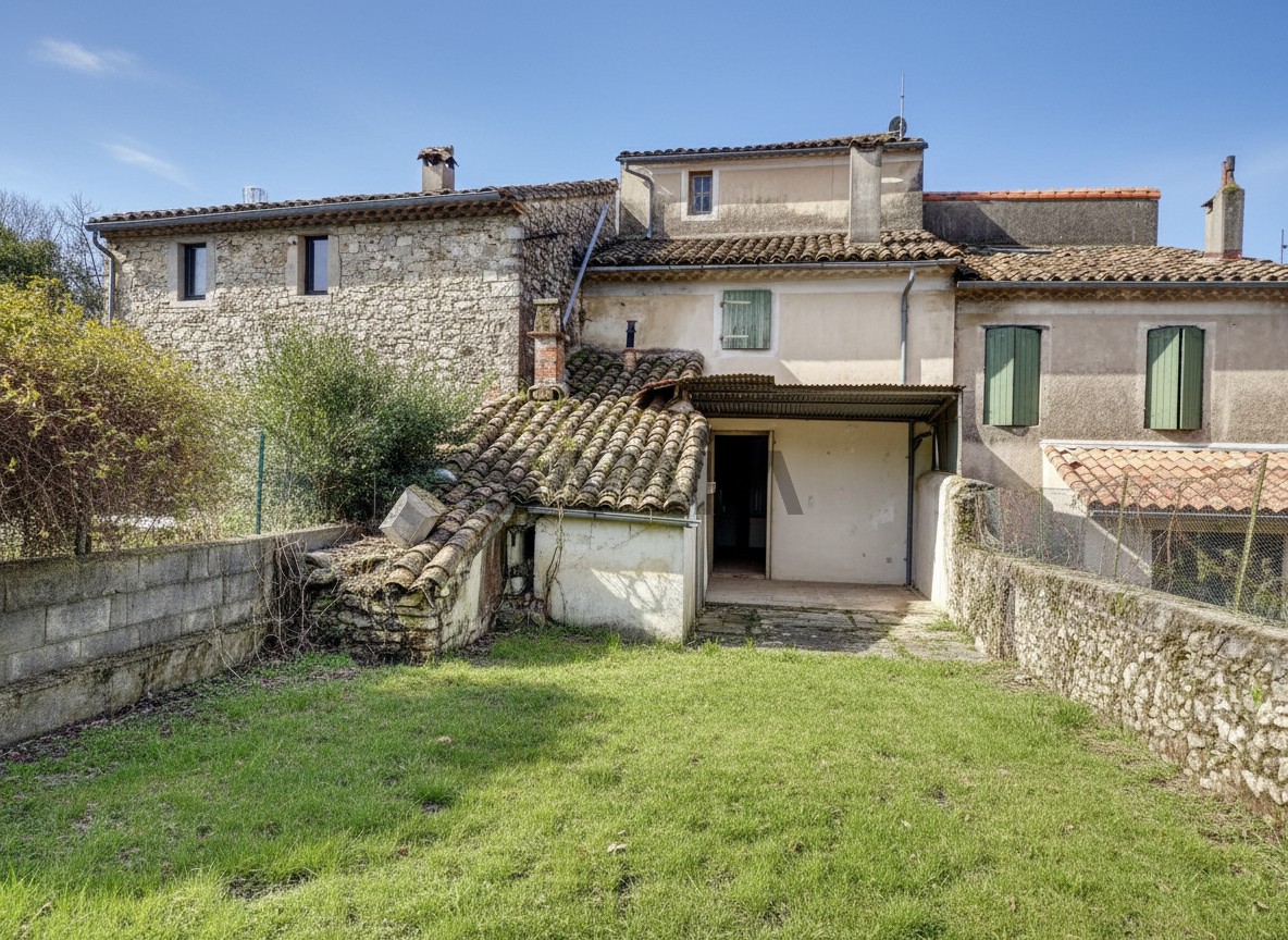 À VENDRE- MAISON DE VILLE AVEC JARDIN- ST HIPPOLYTE DU FORT — photo 3