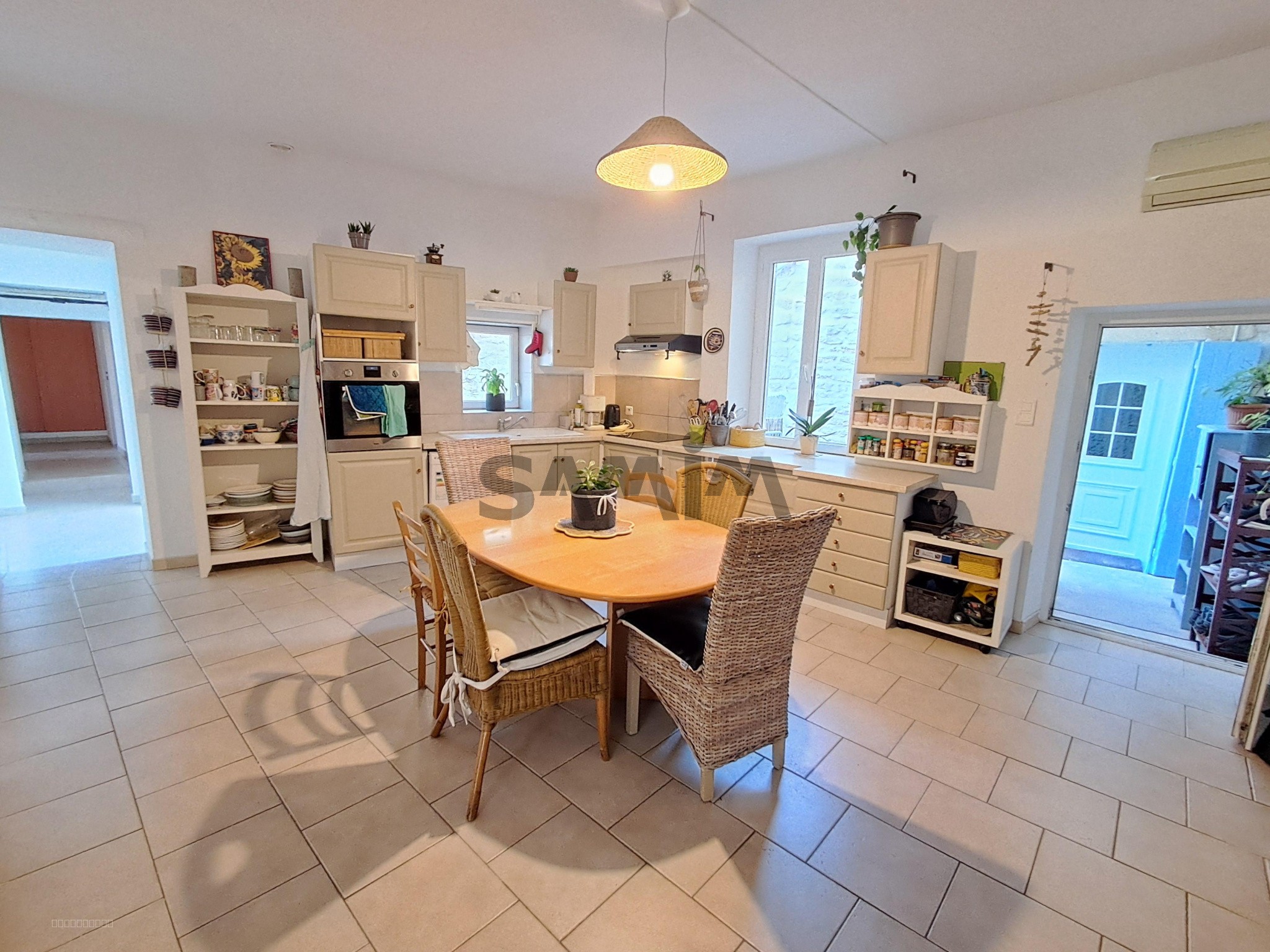 À VENDRE proche SOMMIÈRES- JOLIE MAISON DE VILLAGE AVEC TERRASSE ET GARAGE 100m2-VILLEVIEILLE — photo 2