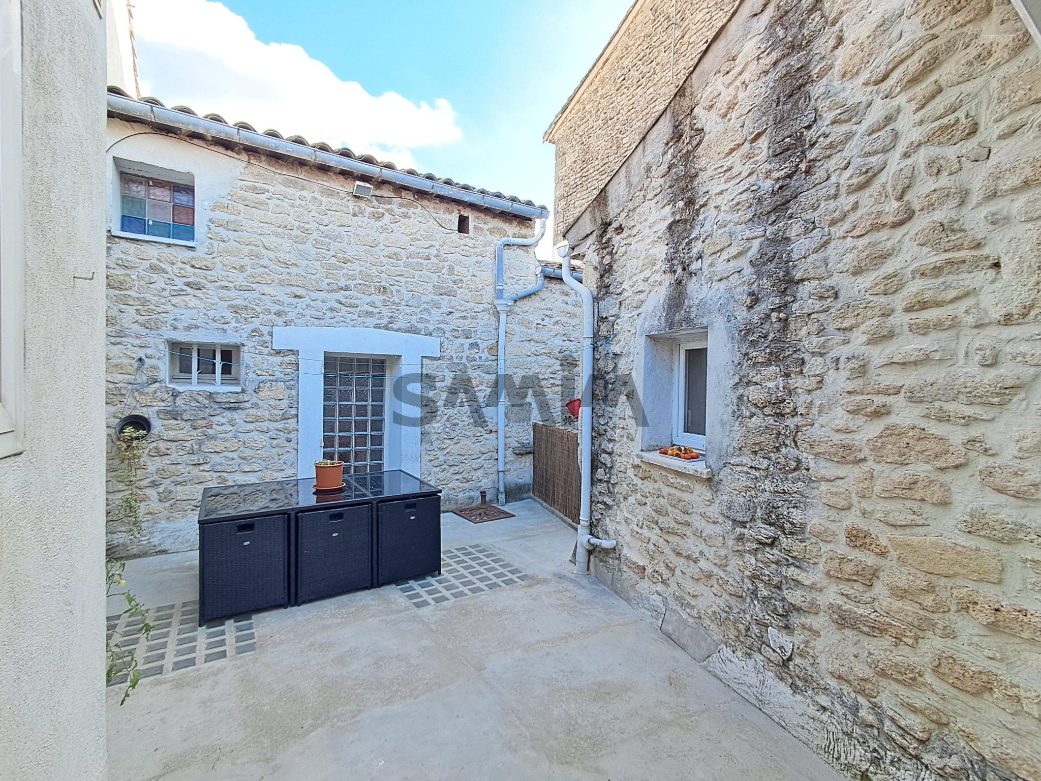 À VENDRE proche SOMMIÈRES- JOLIE MAISON DE VILLAGE AVEC TERRASSE ET GARAGE 100m2-VILLEVIEILLE — photo 3