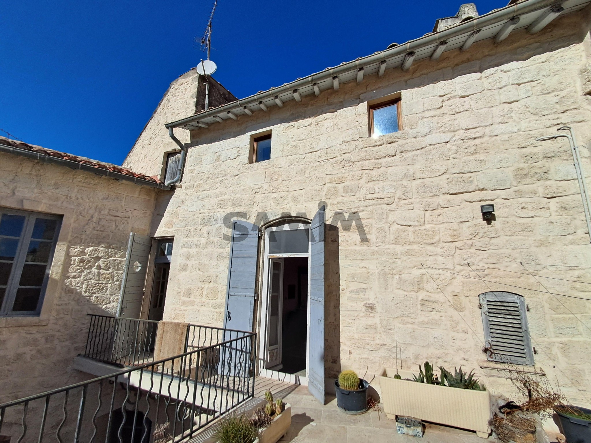 A VENDRE - MAISON HISTORIQUE AVEC PISCINE ET GARAGE - ST GILLES CENTRE HISTORIQUE — photo 14