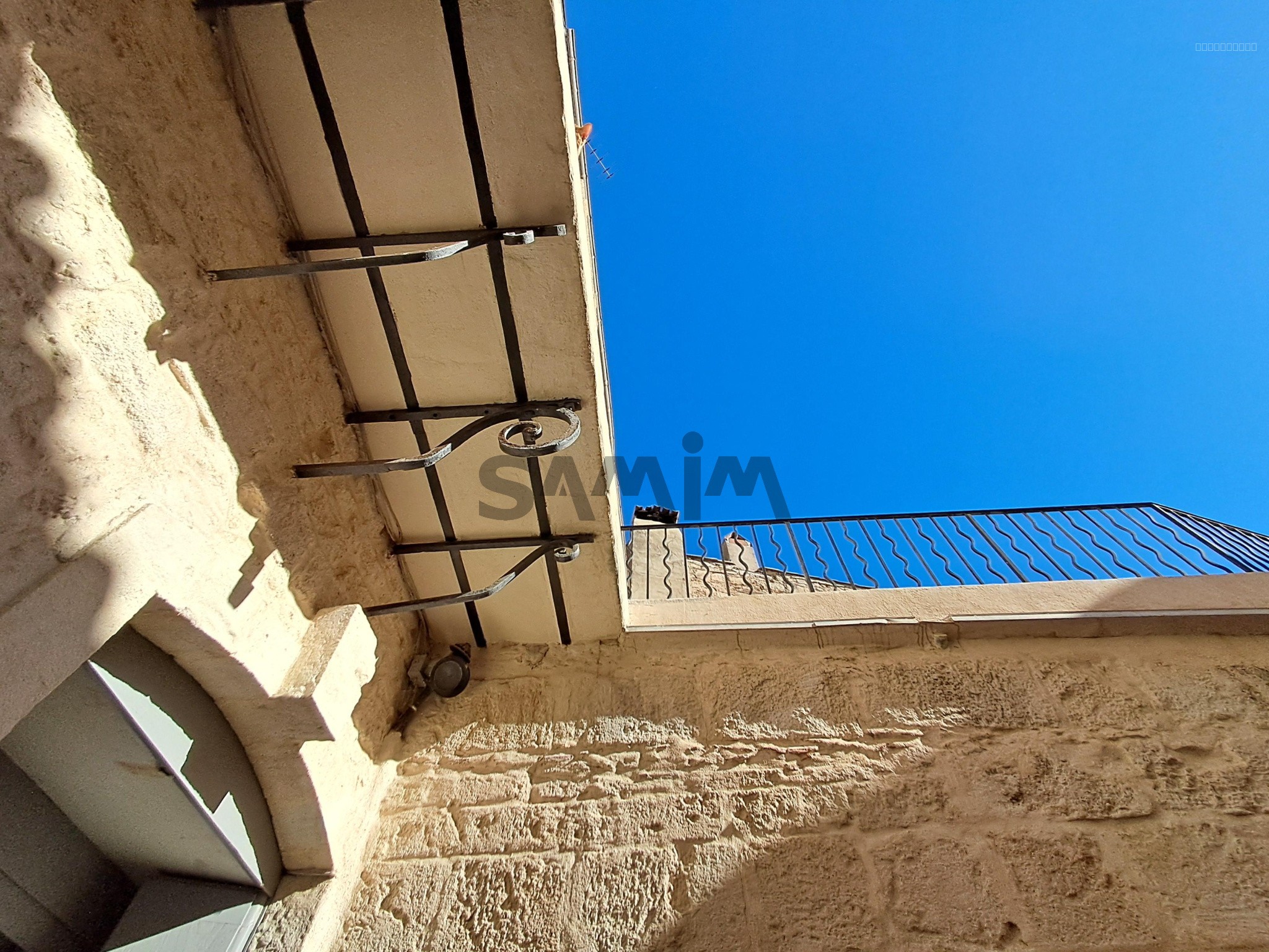 A VENDRE - MAISON HISTORIQUE AVEC PISCINE ET GARAGE - ST GILLES CENTRE HISTORIQUE — photo 17