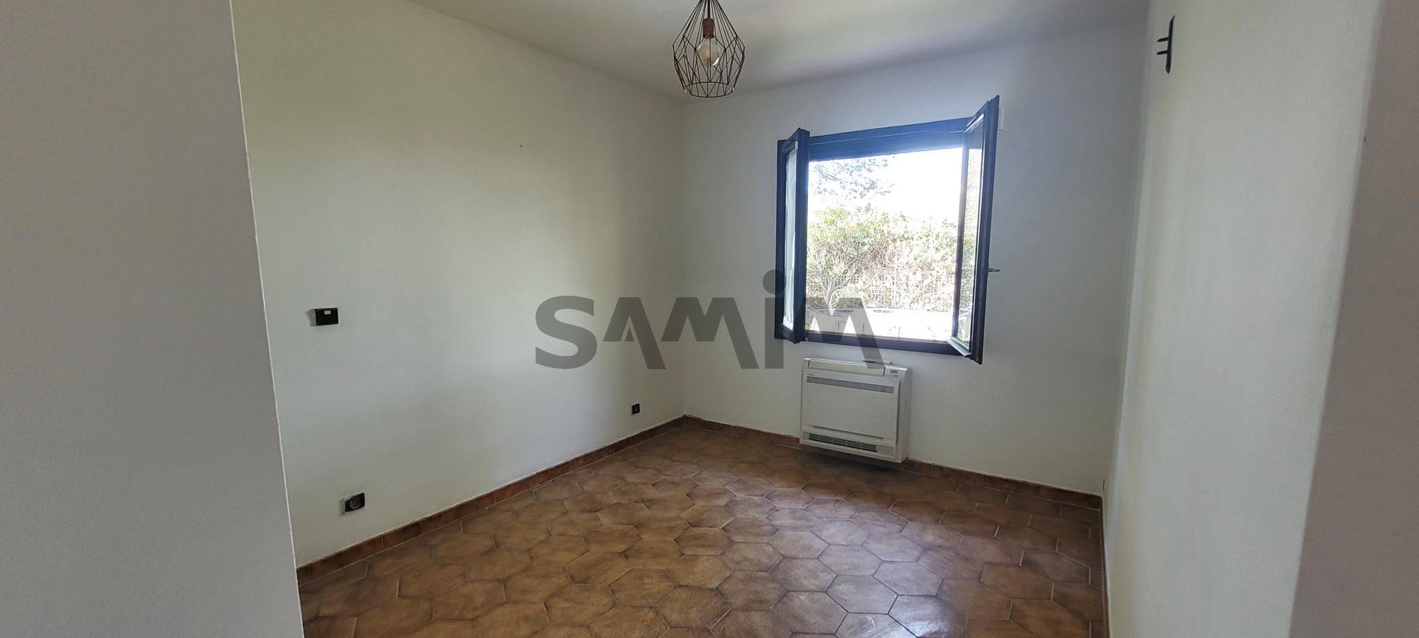 A VENDRE - VILLA PLAIN PIED SUR JARDIN ARBORÉ - LANGLADE — photo 17