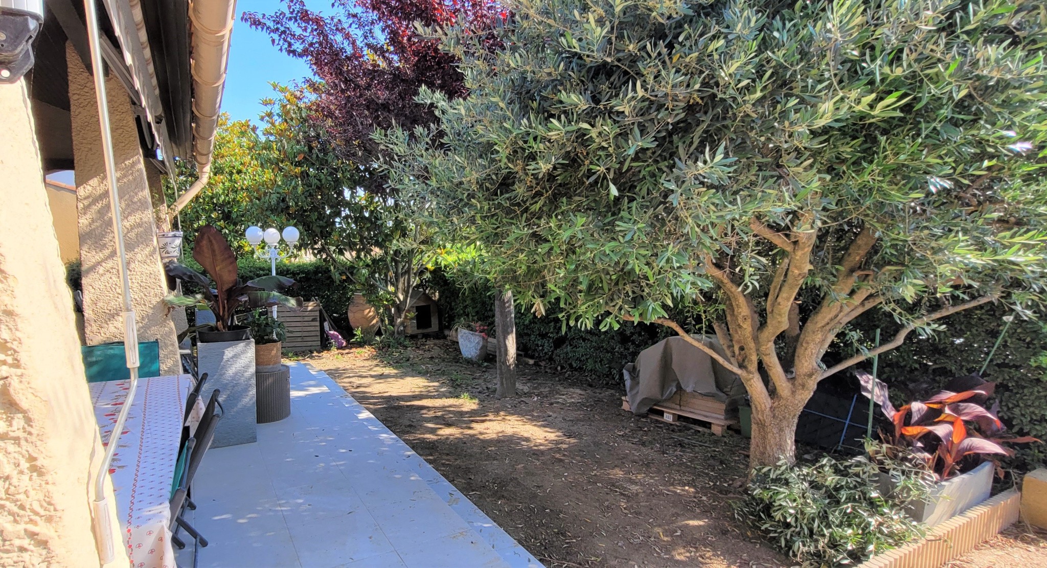 A VENDRE - VILLA PLAIN PIED SUR JARDIN ARBORÉ - LANGLADE — photo 20