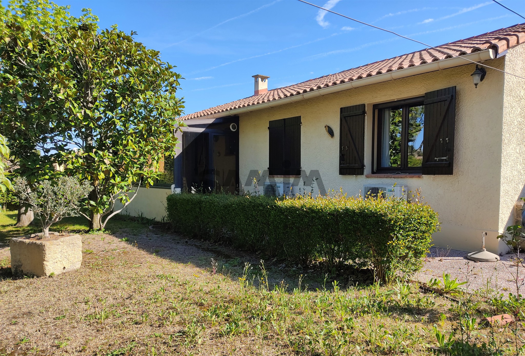 A VENDRE - VILLA PLAIN PIED SUR JARDIN ARBORÉ - LANGLADE — photo 4