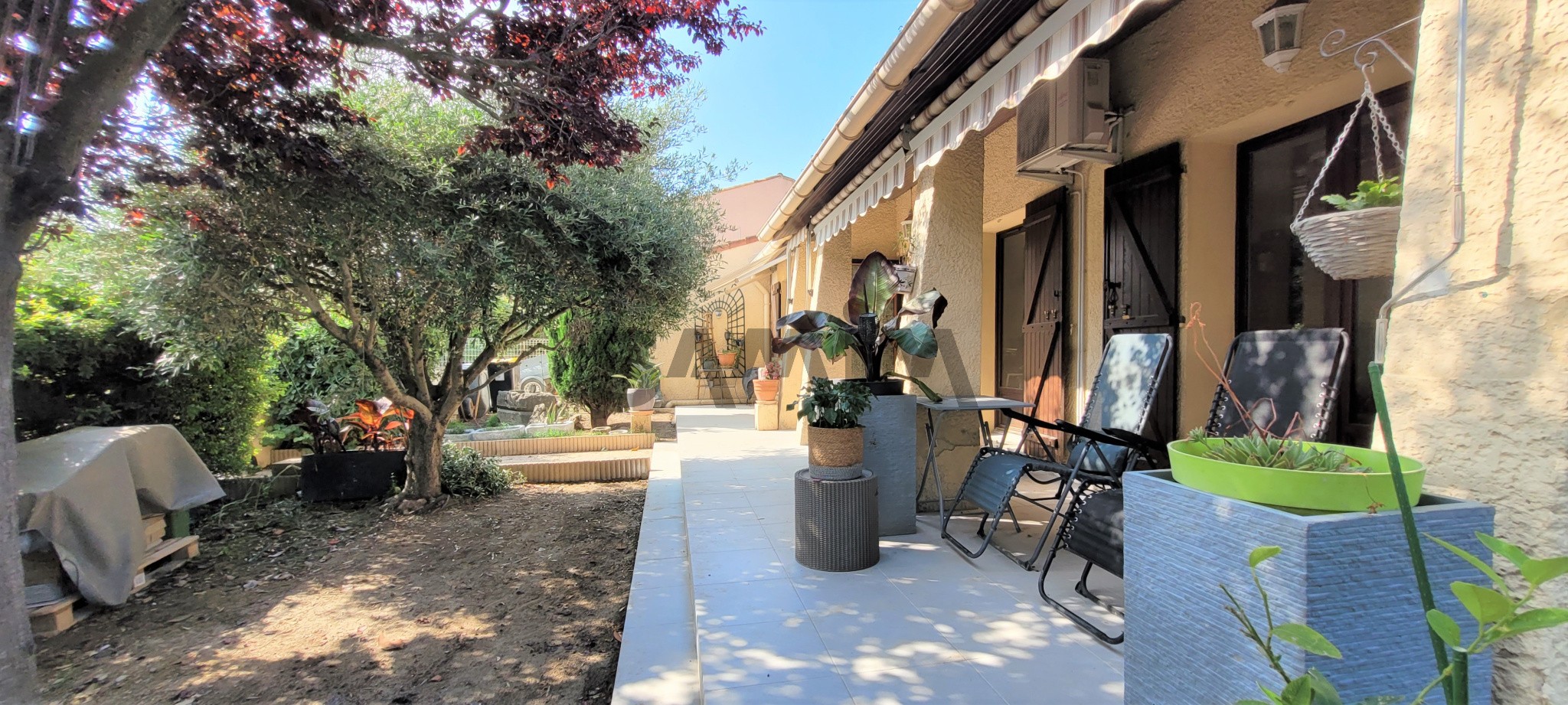 A VENDRE - VILLA PLAIN PIED SUR JARDIN ARBORÉ - LANGLADE — photo 5
