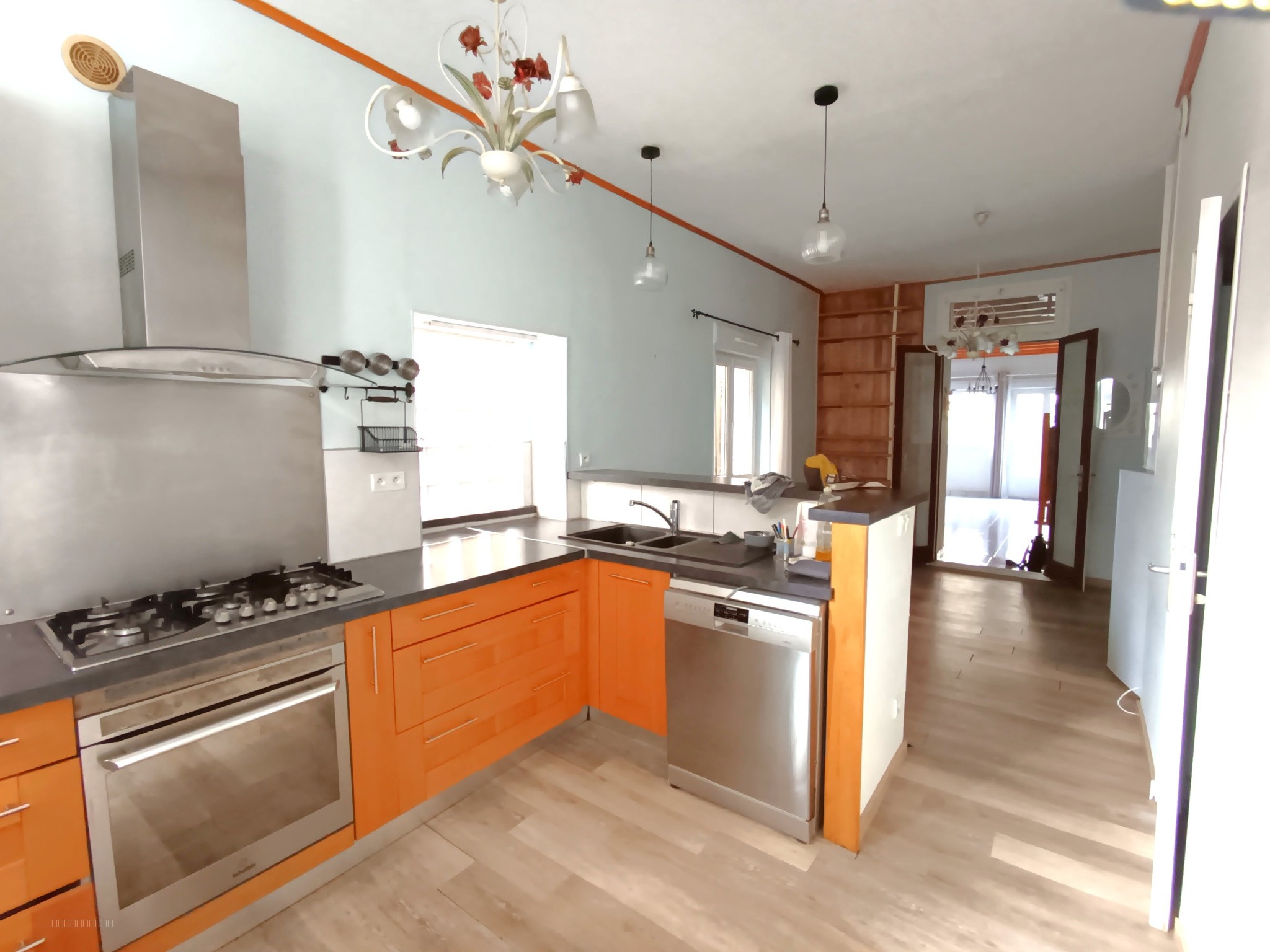 MAISON FAMILIALE 6 PIECES / CHAMALIERES - BEAULIEU / 4 CHAMBRES / CALME / EXTERIEUR ENSOLEILLE — photo 4