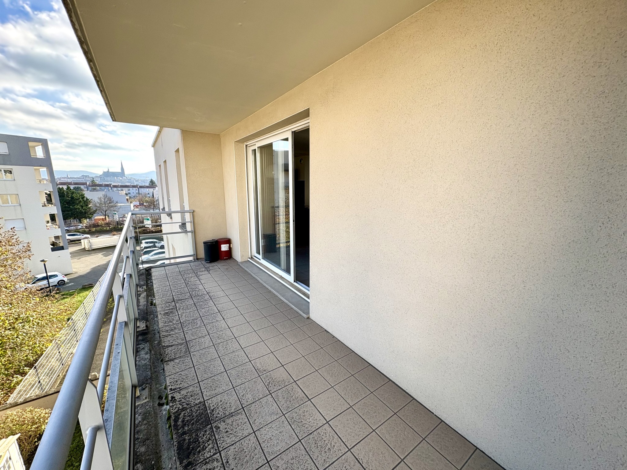 CLERMONT-FERRAND / LA GLACIÈRE / SAINT-ALYRE / T3 / DERNIER ÉTAGE / TERRASSE / PARKING PRIVATIF / ASC — photo 3