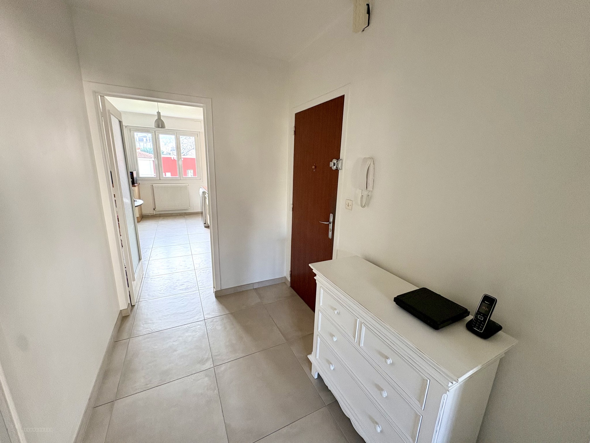 BEAUMONT / APPARTEMENT T4 / PLACE DE PARKING PRIVATIVE / CAVE / MAIRIE / GRAND CHAMP / COMMERCES — photo 2