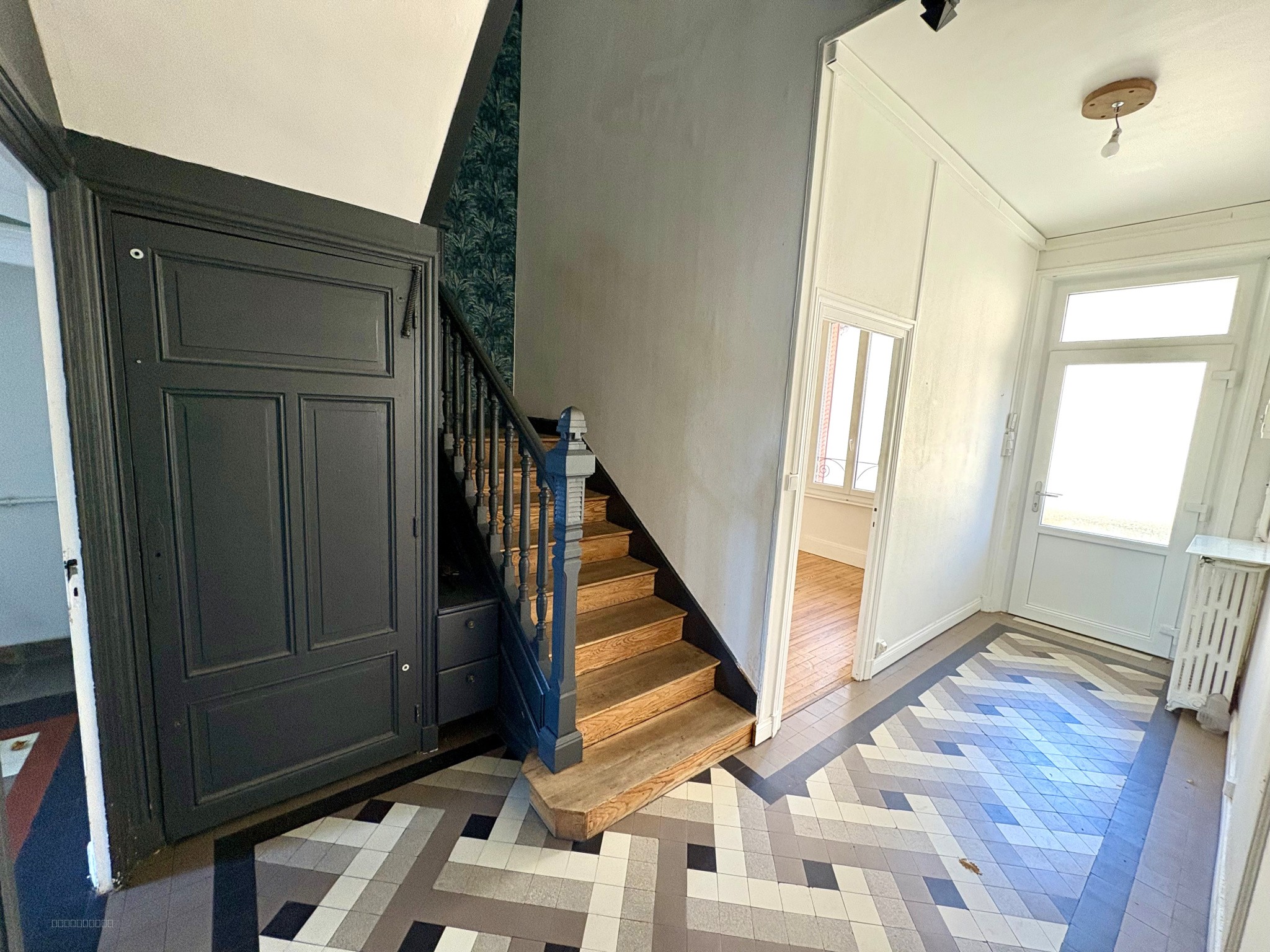 MAISON AVEC CACHET / 4 CHS / 1 BUREAU / TERRASSE / JARDIN / GARAGE / CAVE / HYPER CENTRE / CARREFOUR EUROPE — photo 2