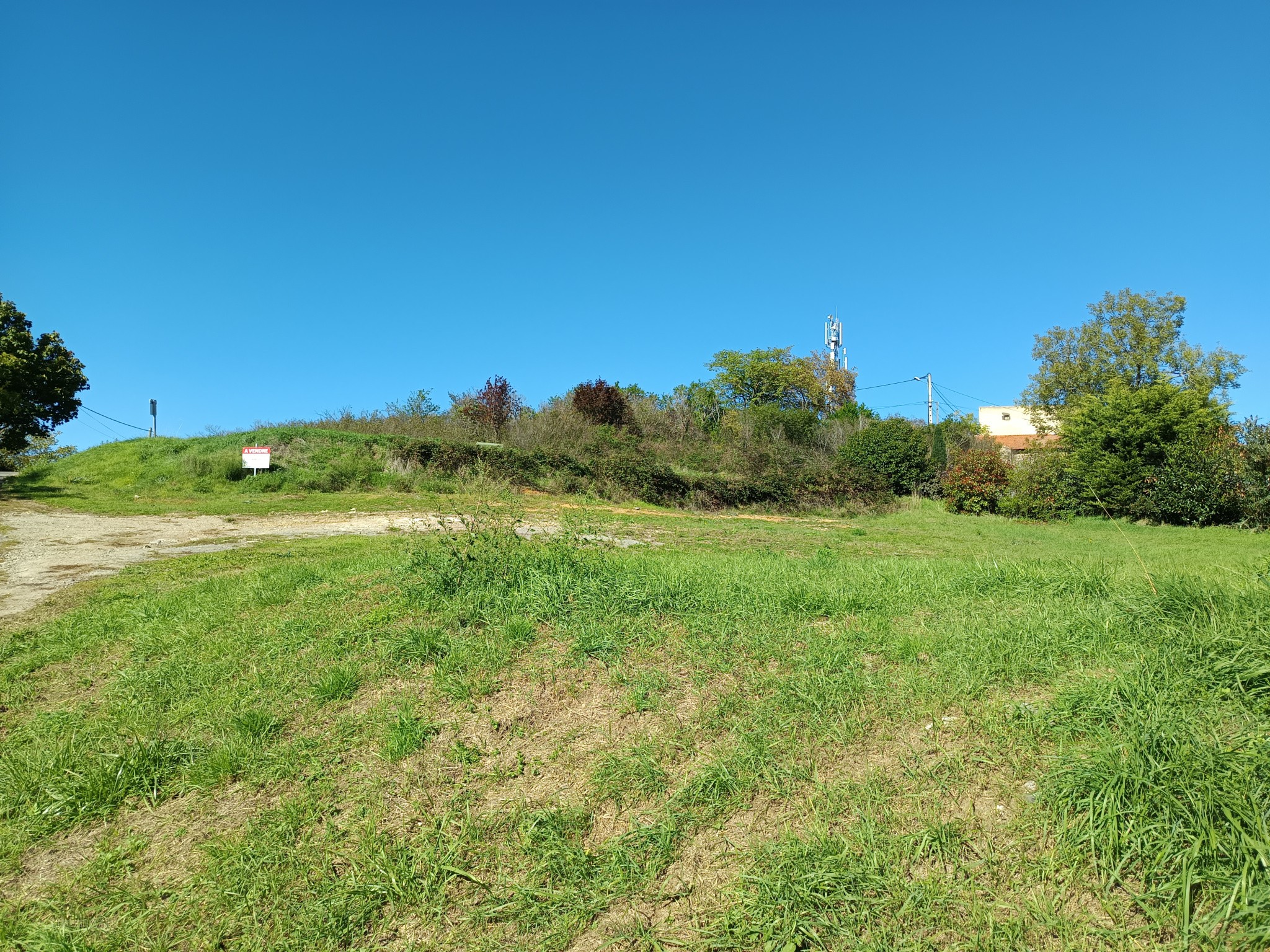 JOLI TERRAIN A BATIR PLAT 1005M2 / VIABILISE / 5min RIOM / PROMPSAT — photo 2