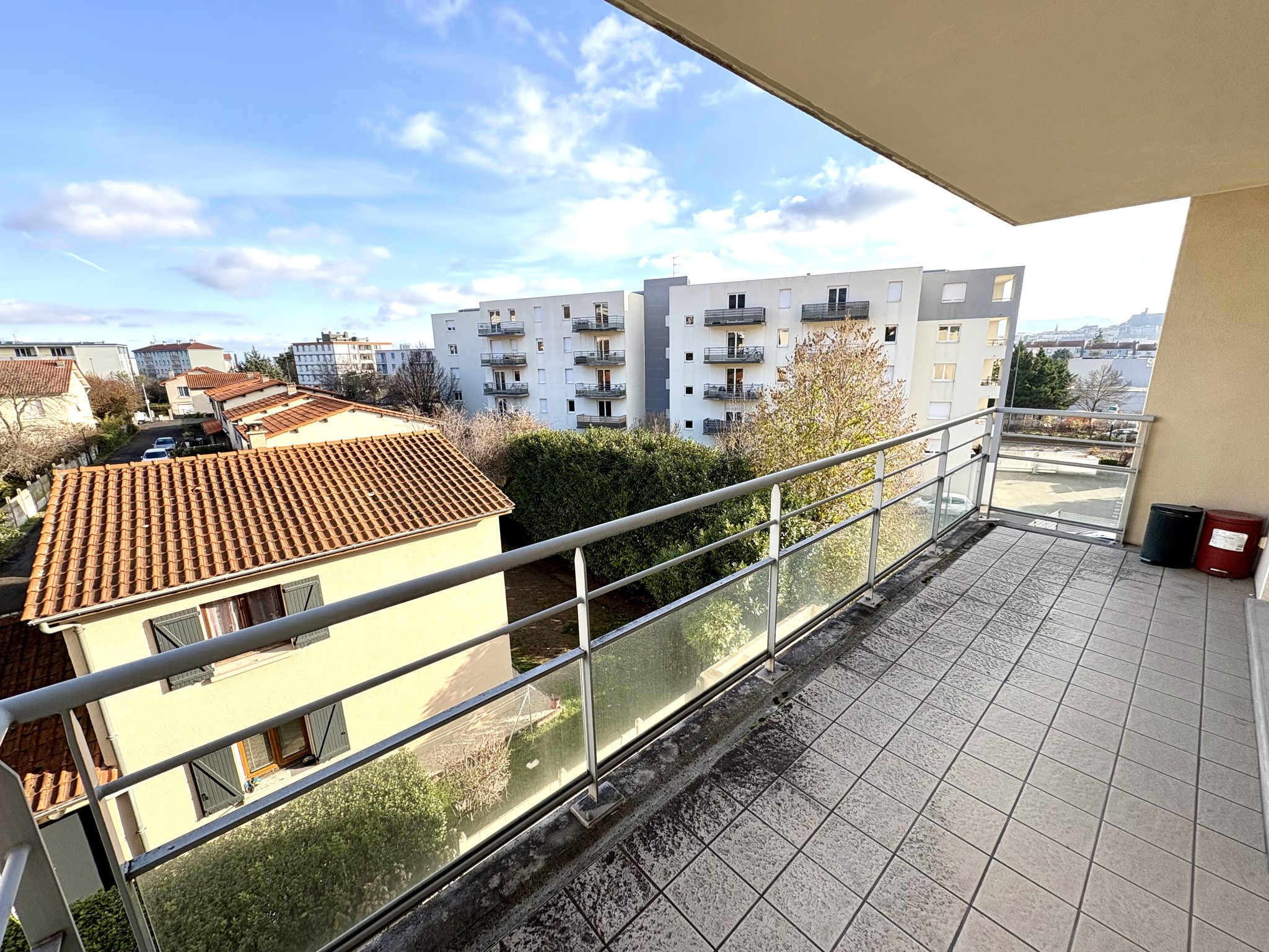 CLERMONT-FERRAND / LA GLACIÈRE / SAINT-ALYRE / T3 / DERNIER ÉTAGE / TERRASSE / PARKING PRIVATIF / ASC — photo 2