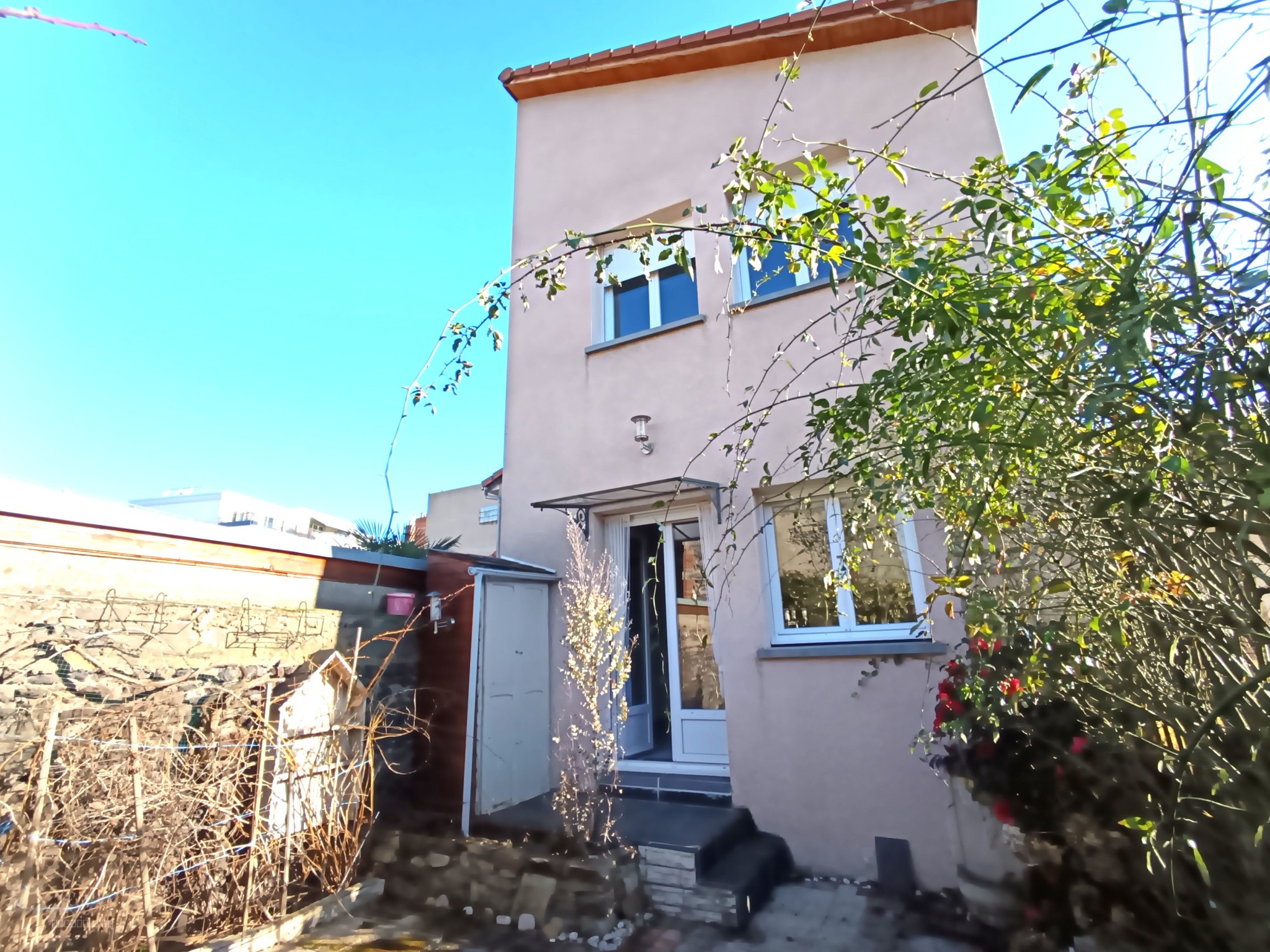 MAISON FAMILIALE 6 PIECES / CHAMALIERES - BEAULIEU / 4 CHAMBRES / CALME / EXTERIEUR ENSOLEILLE — photo 2