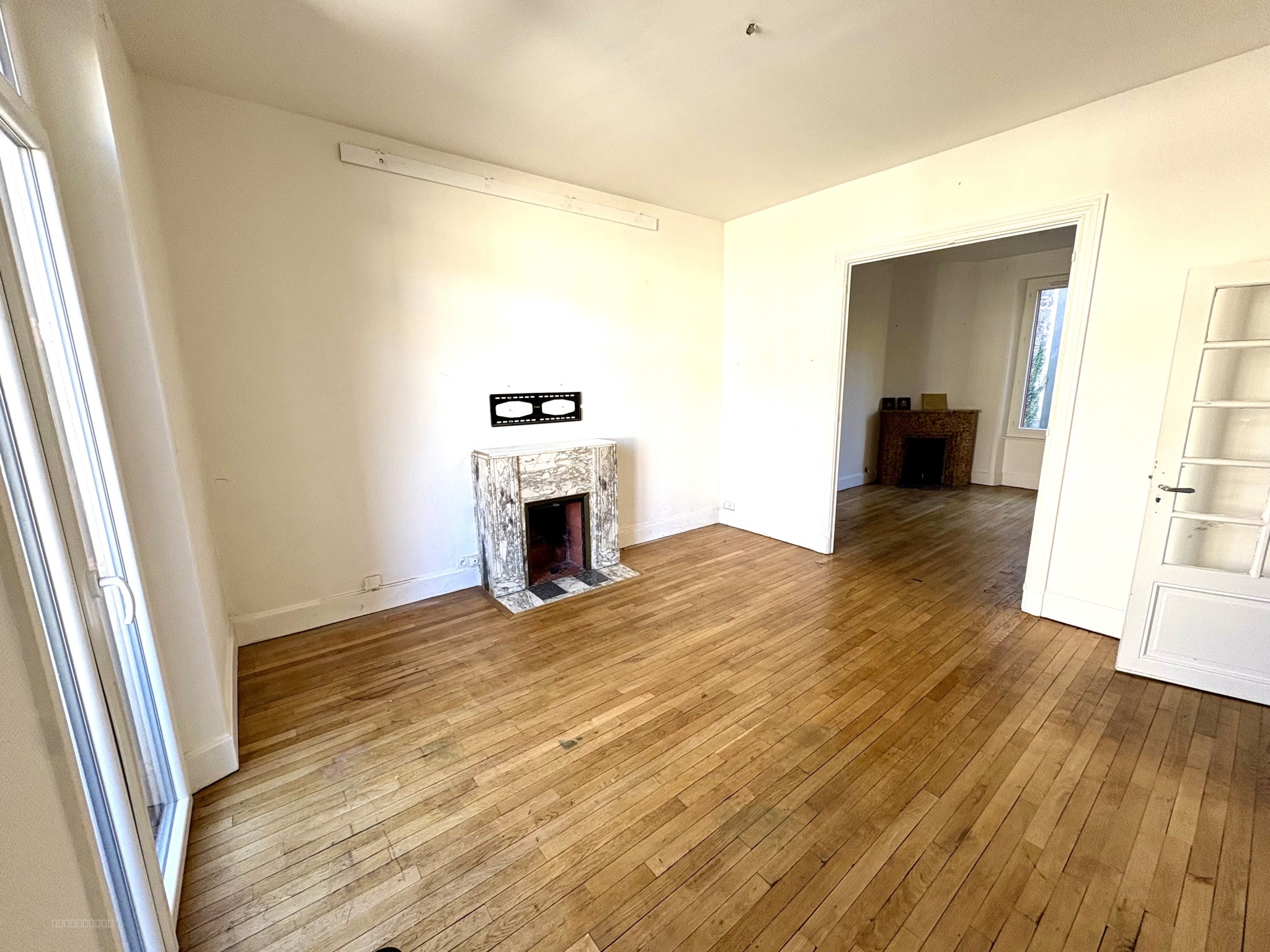 MAISON AVEC CACHET / 4 CHS / 1 BUREAU / TERRASSE / JARDIN / GARAGE / CAVE / HYPER CENTRE / CARREFOUR EUROPE — photo 4